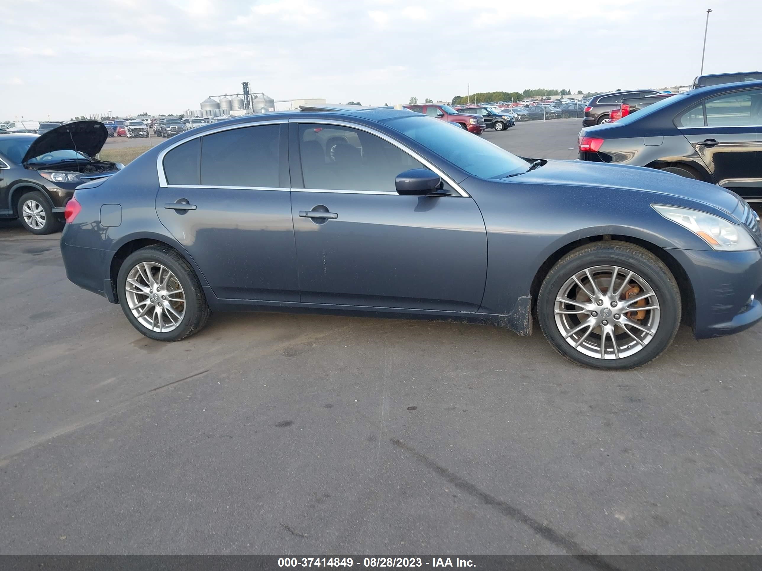 Photo 12 VIN: JN1CV6AR8CM971312 - INFINITI G 