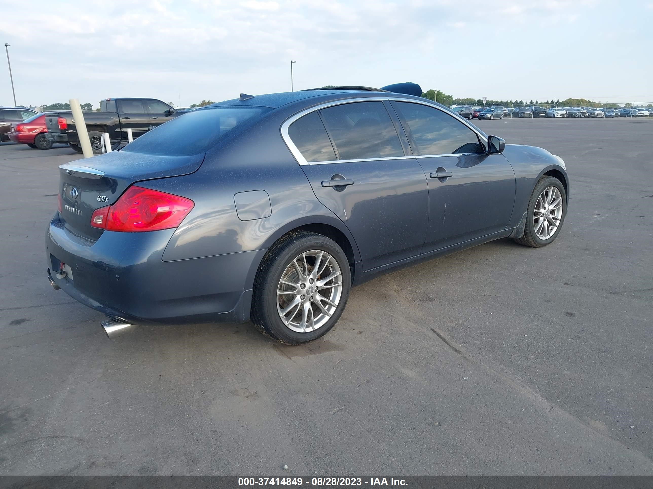 Photo 3 VIN: JN1CV6AR8CM971312 - INFINITI G 