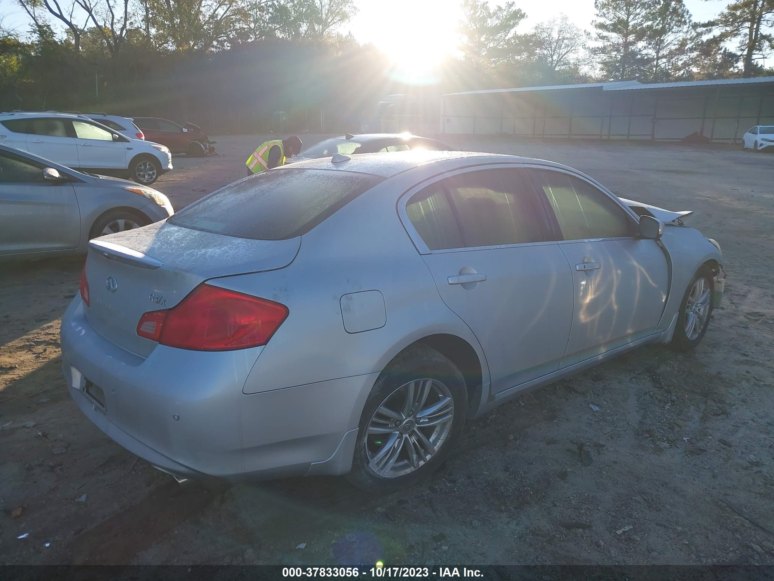 Photo 3 VIN: JN1CV6AR9BM350739 - INFINITI G 