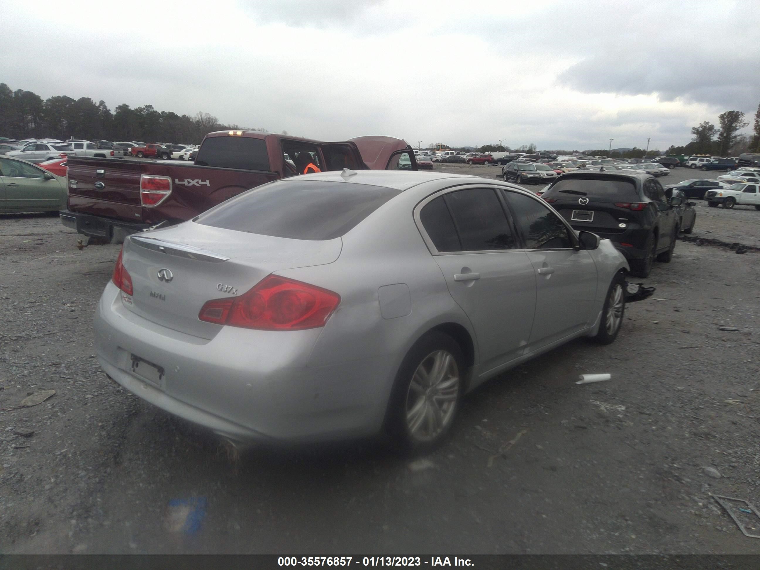 Photo 3 VIN: JN1CV6AR9BM356668 - INFINITI G 