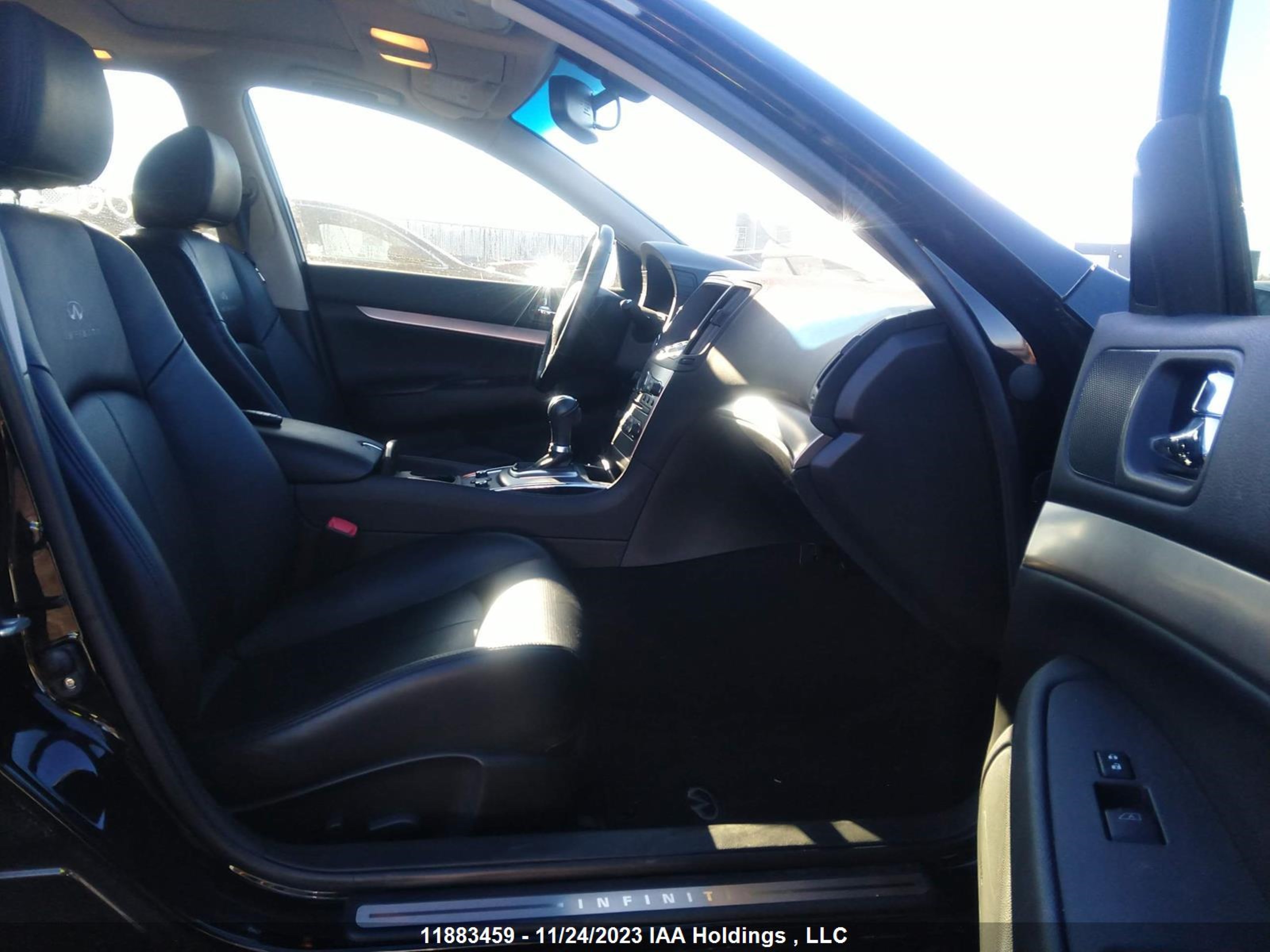 Photo 4 VIN: JN1CV6ARXBM400533 - INFINITI NULL 