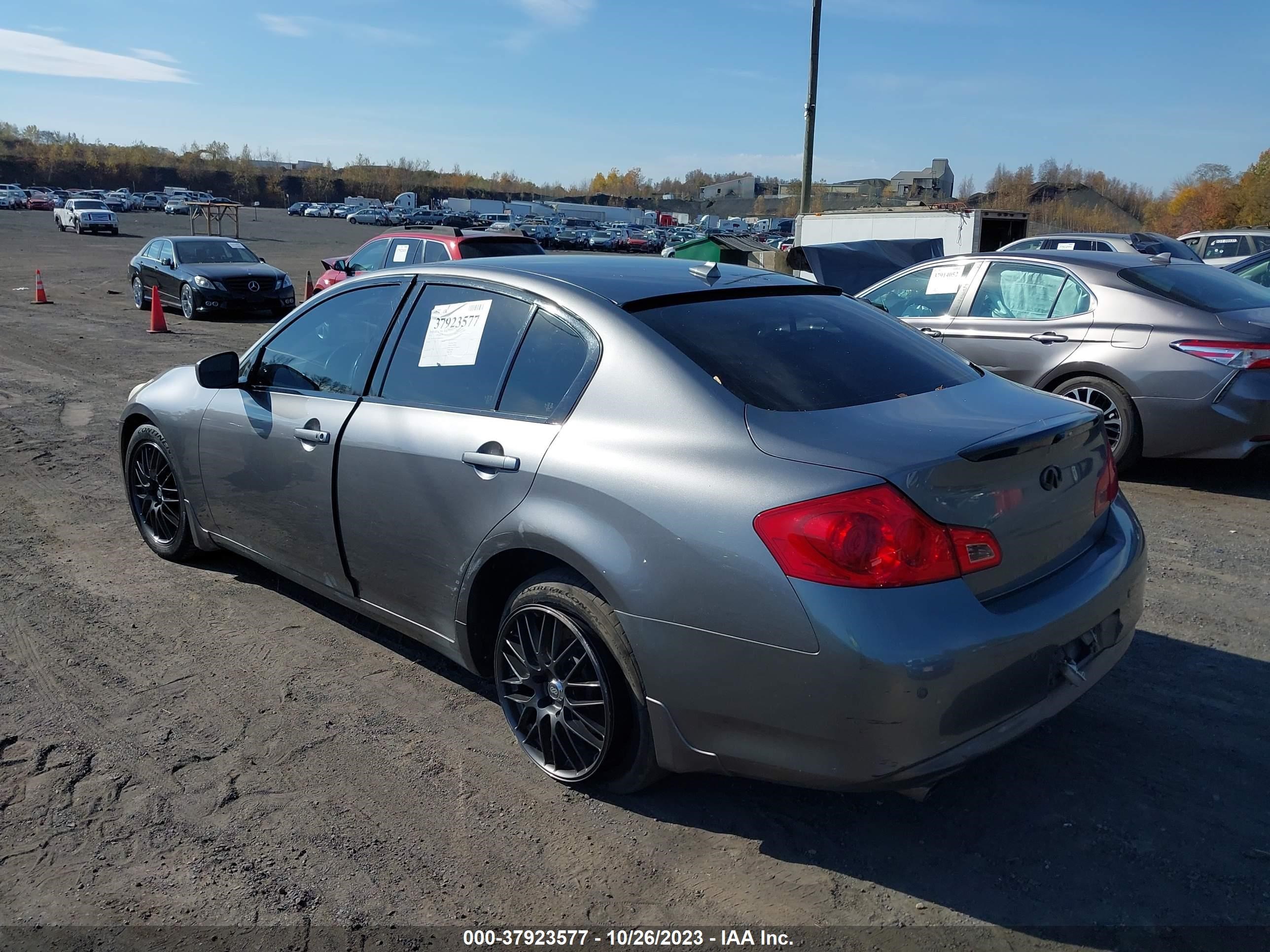 Photo 2 VIN: JN1CV6ARXBM405344 - INFINITI G 