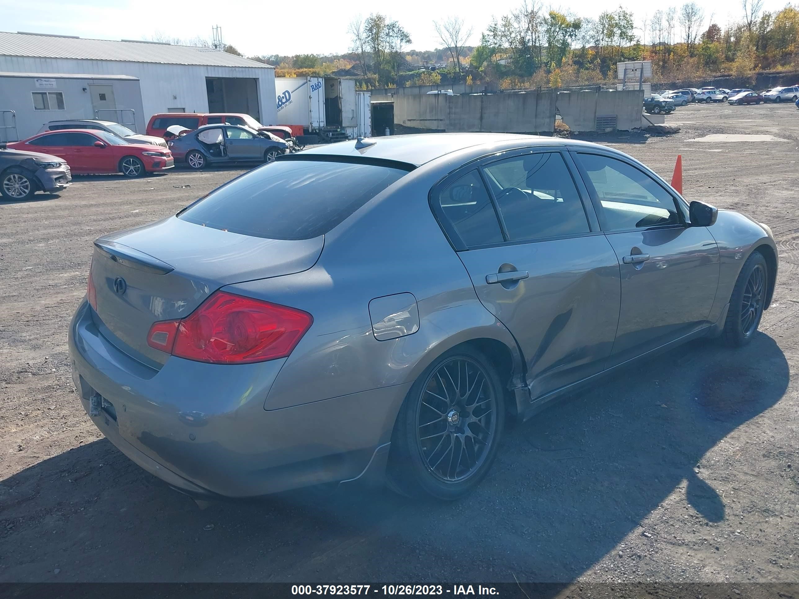 Photo 3 VIN: JN1CV6ARXBM405344 - INFINITI G 