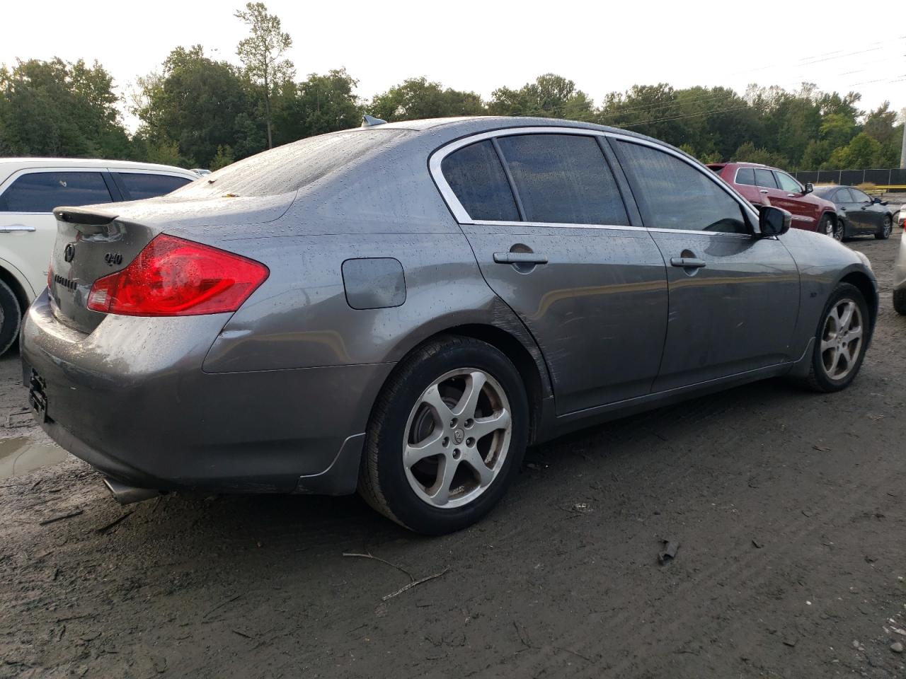 Photo 2 VIN: JN1CV6ARXFM524632 - INFINITI Q40 