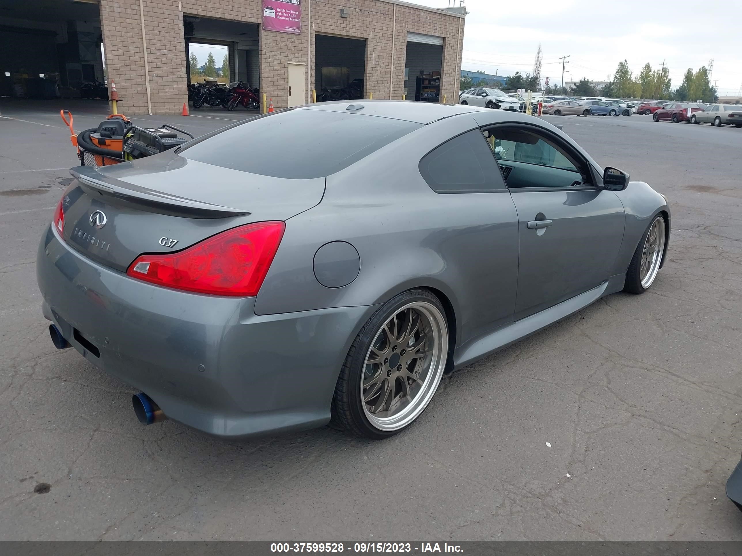 Photo 3 VIN: JN1CV6EK0CM420241 - INFINITI G 