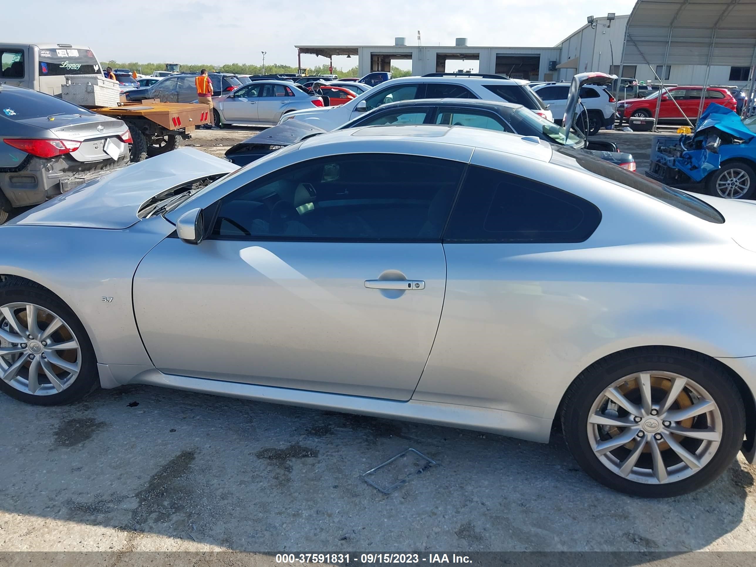 Photo 14 VIN: JN1CV6EK0EM111565 - INFINITI Q60 