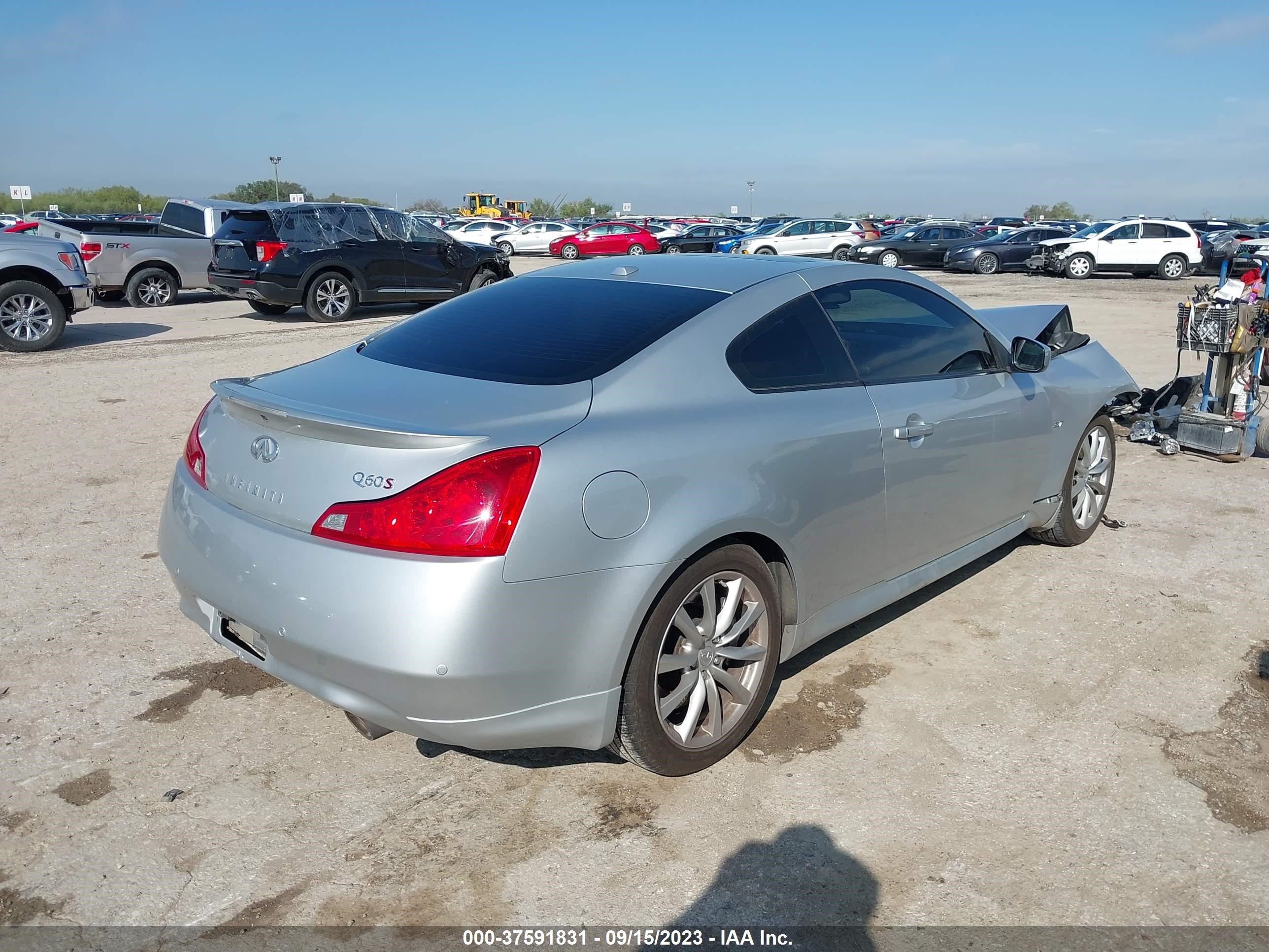 Photo 3 VIN: JN1CV6EK0EM111565 - INFINITI Q60 