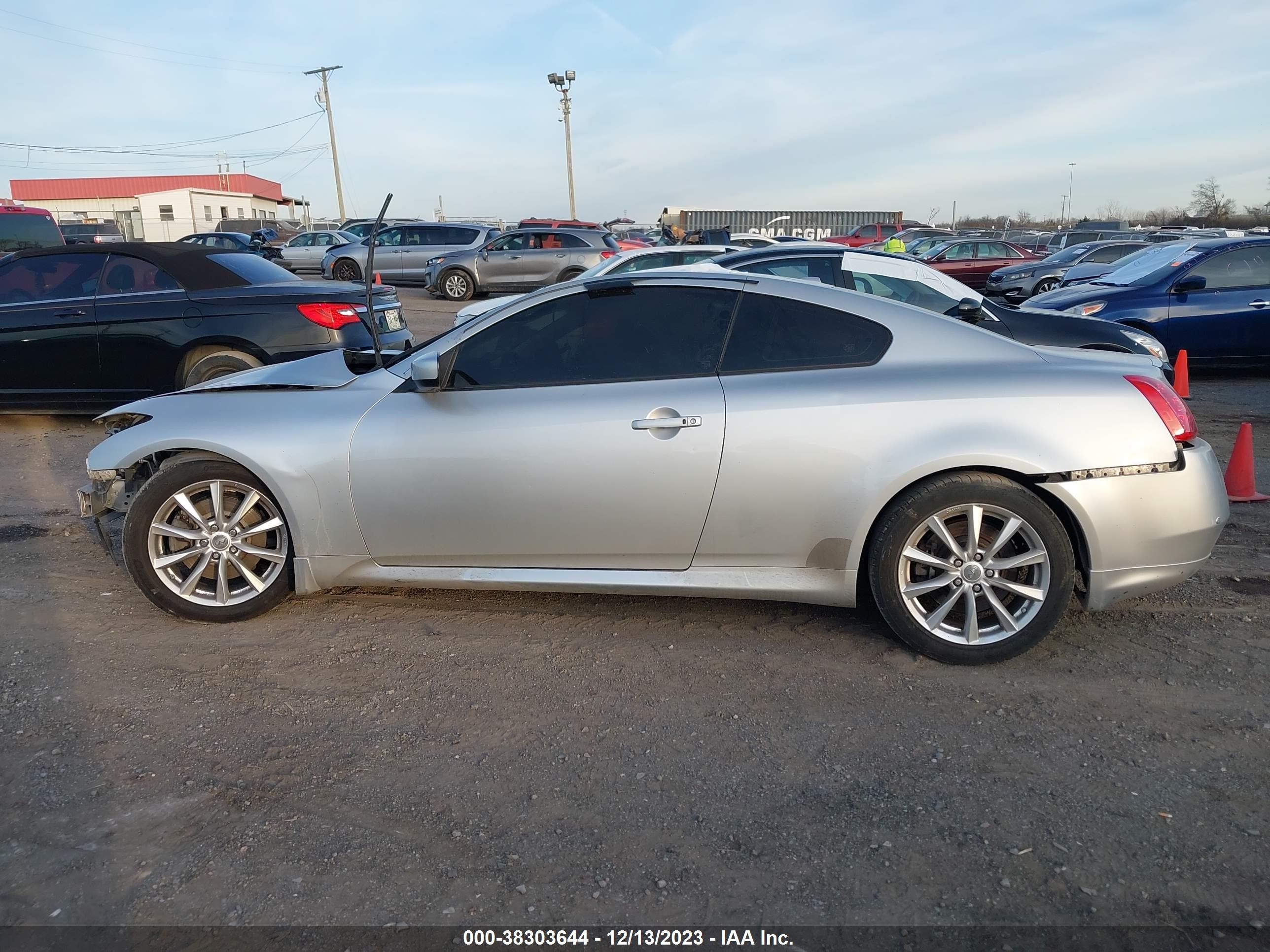 Photo 13 VIN: JN1CV6EK6EM110551 - INFINITI Q60 