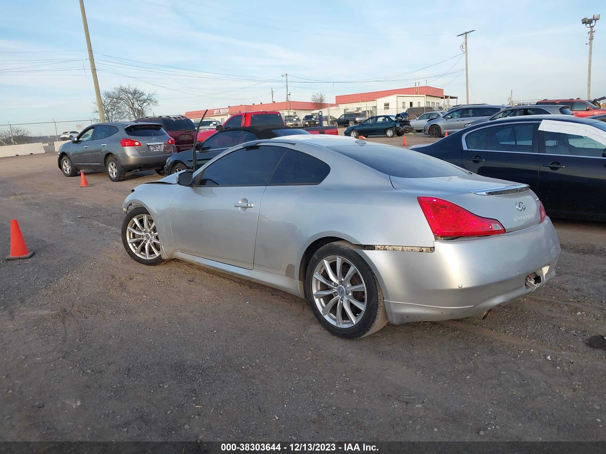 Photo 2 VIN: JN1CV6EK6EM110551 - INFINITI Q60 