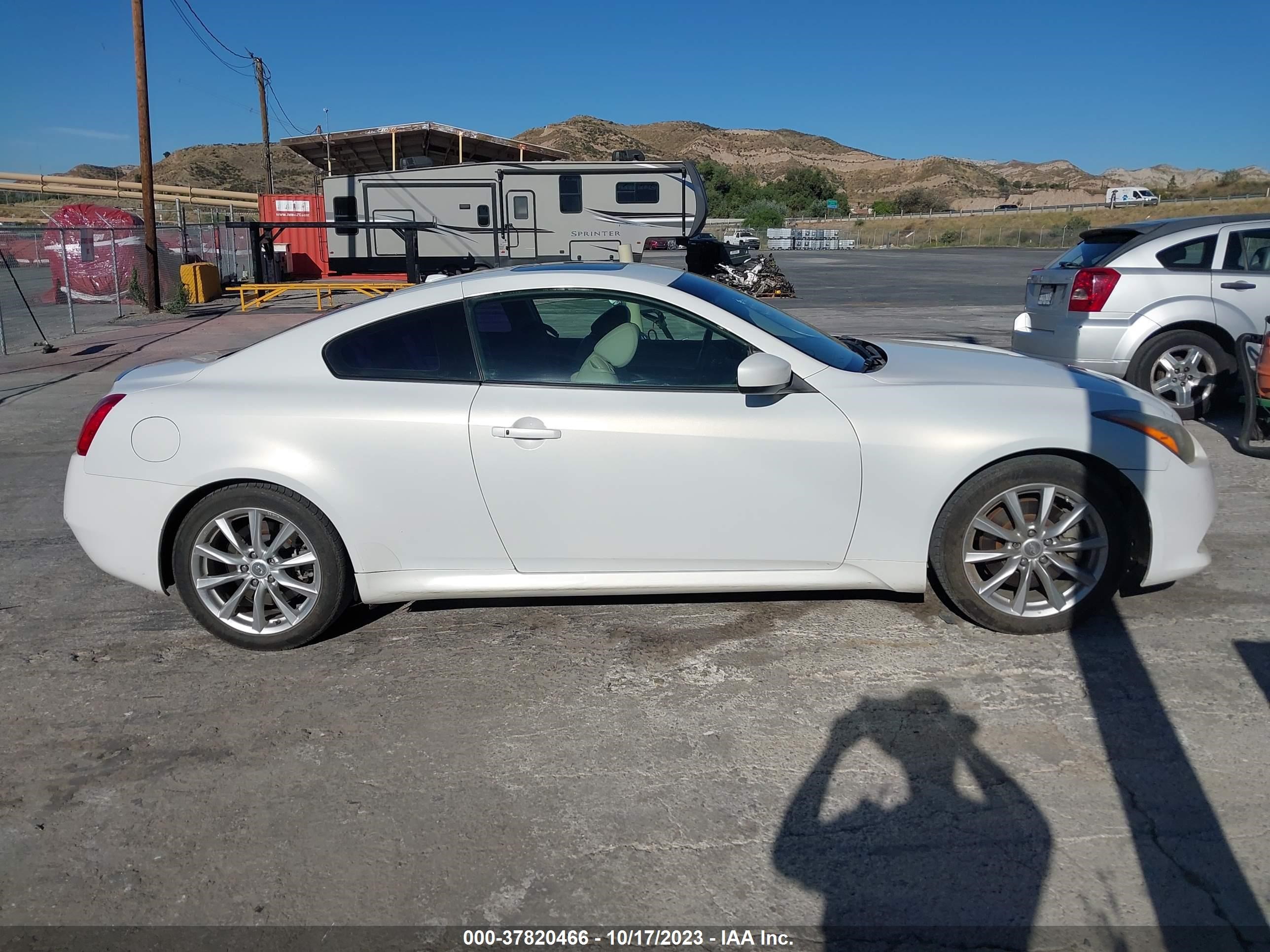 Photo 12 VIN: JN1CV6EK8BM215734 - INFINITI G 