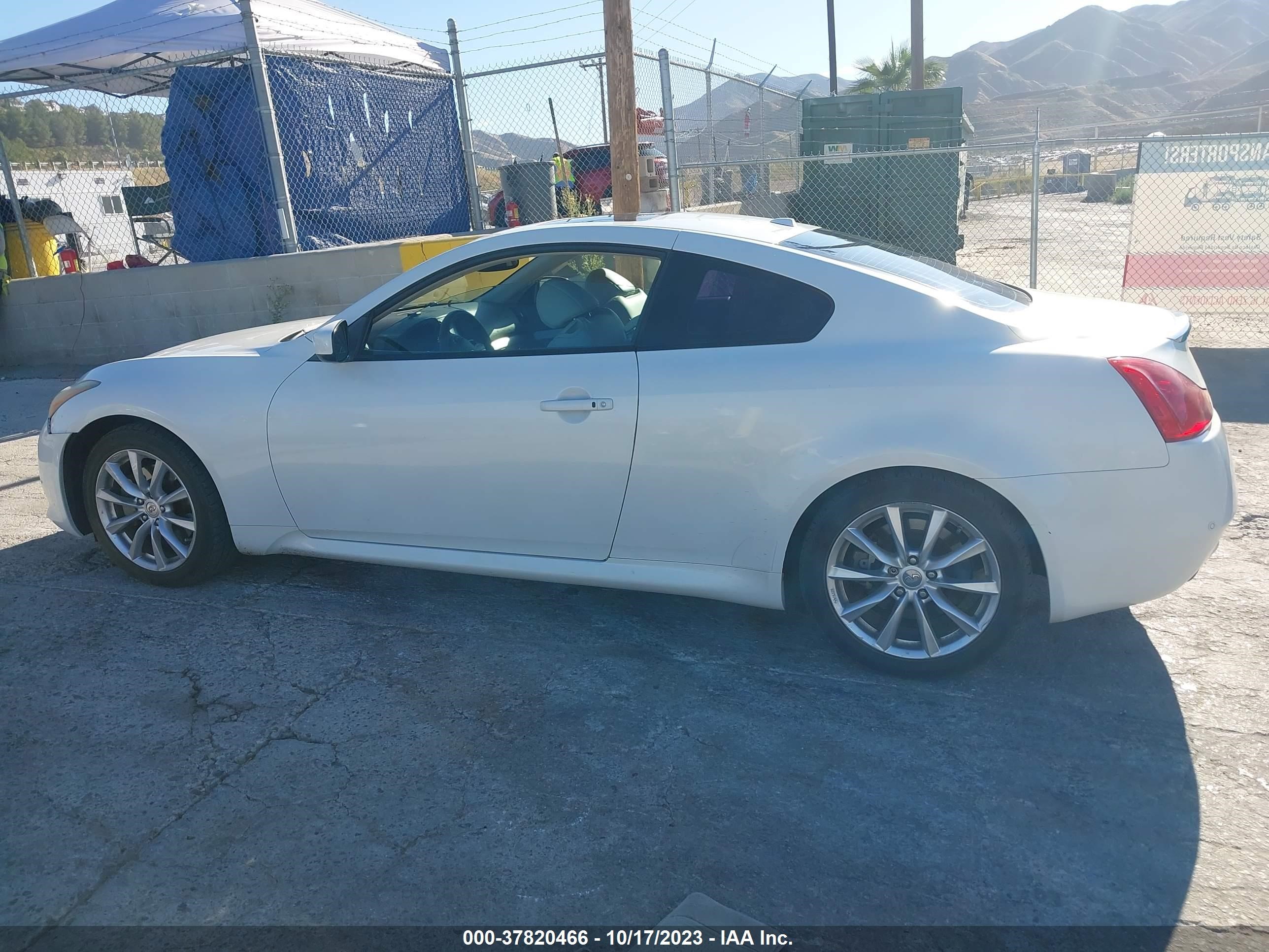 Photo 13 VIN: JN1CV6EK8BM215734 - INFINITI G 