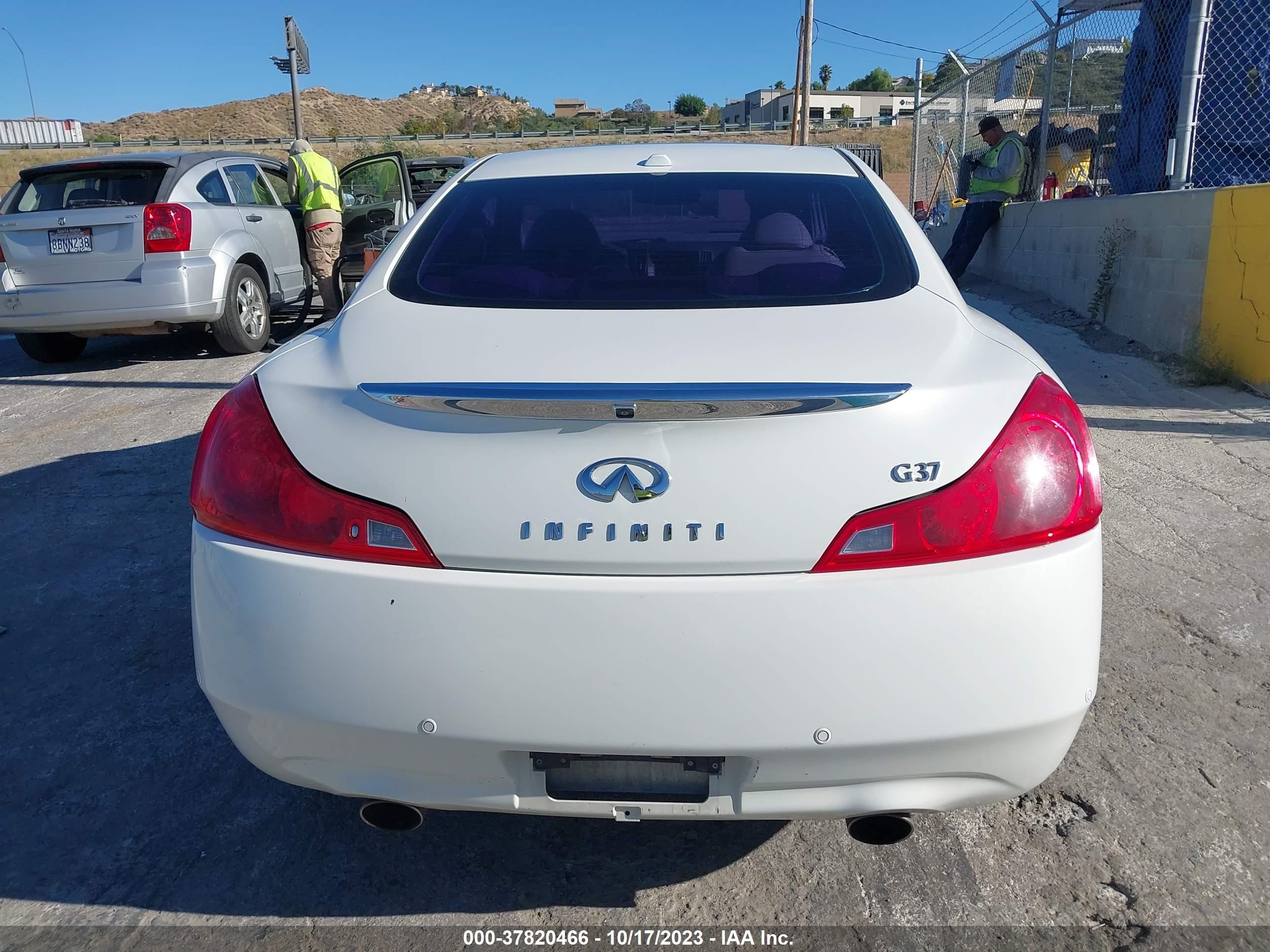 Photo 15 VIN: JN1CV6EK8BM215734 - INFINITI G 