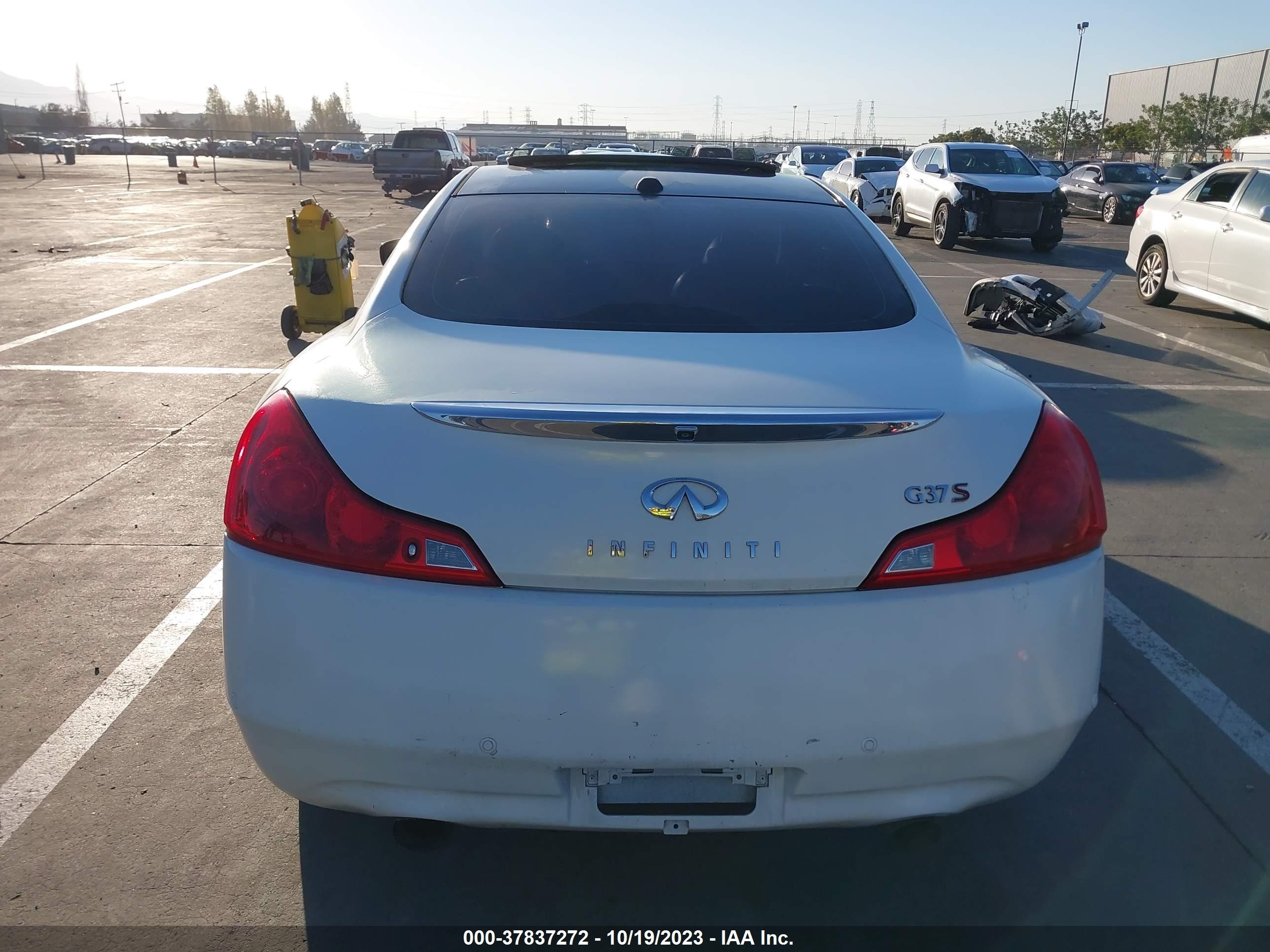 Photo 15 VIN: JN1CV6EKXBM215170 - INFINITI G 