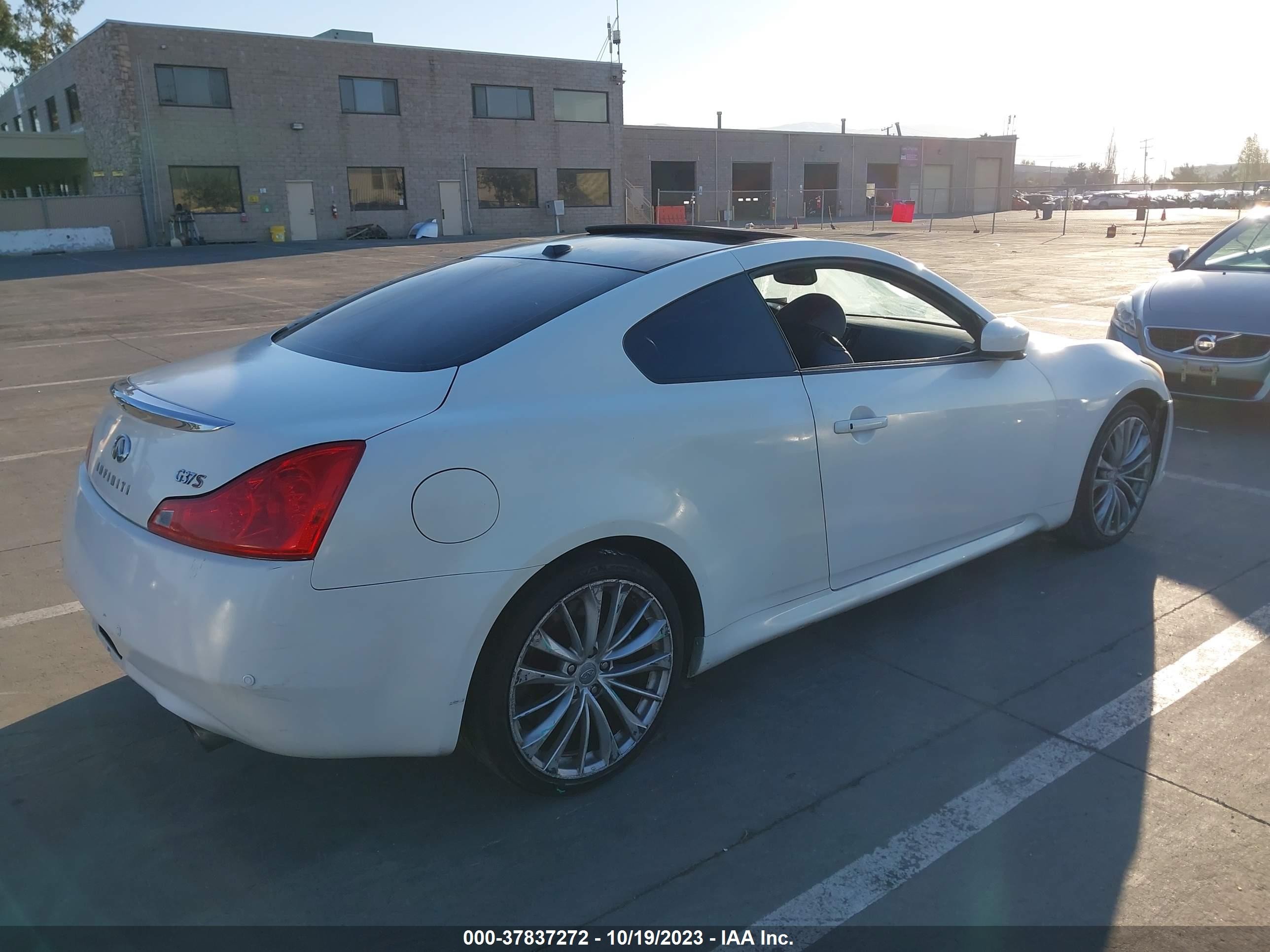 Photo 3 VIN: JN1CV6EKXBM215170 - INFINITI G 