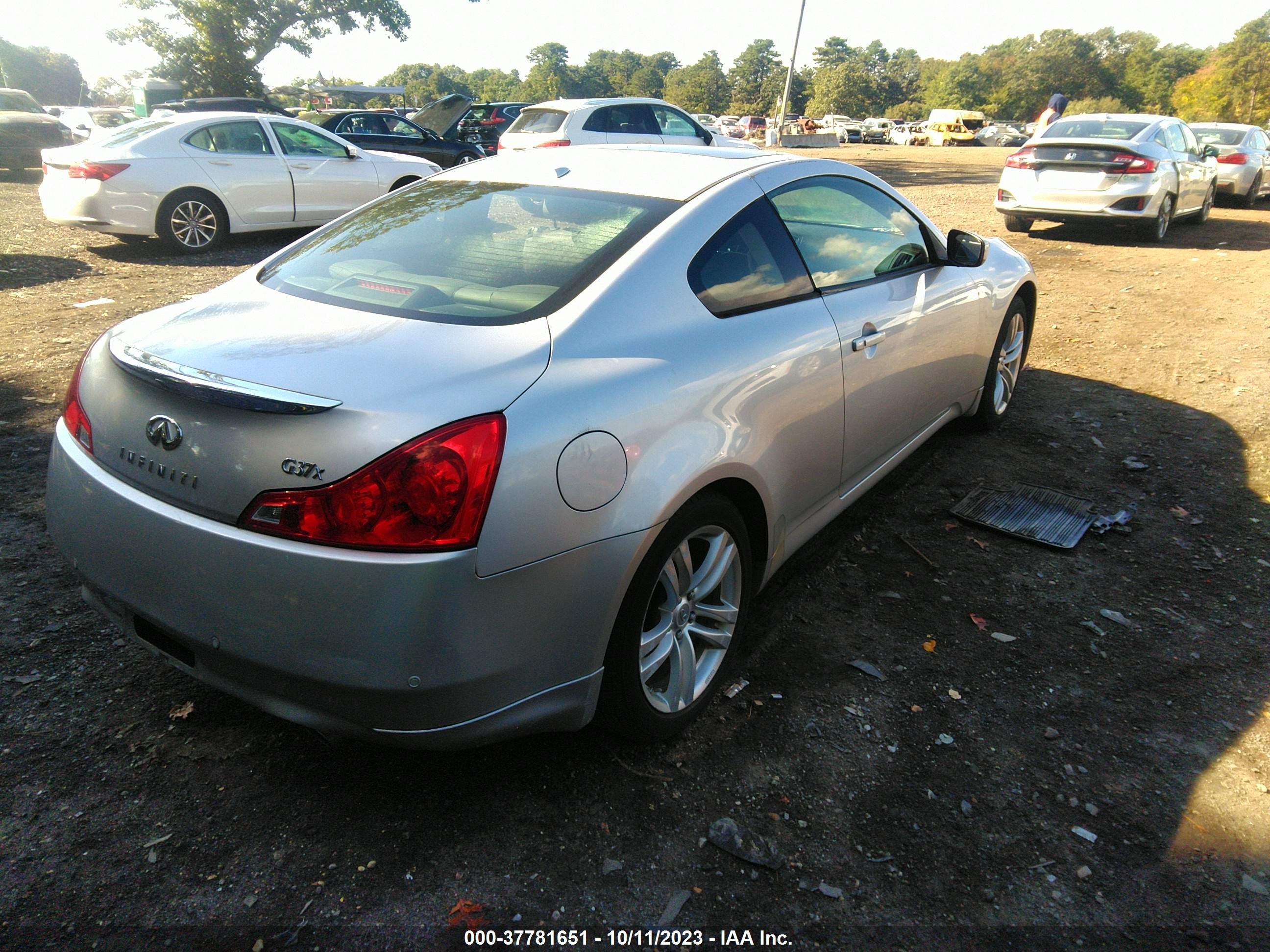 Photo 3 VIN: JN1CV6EL4AM153174 - INFINITI G 