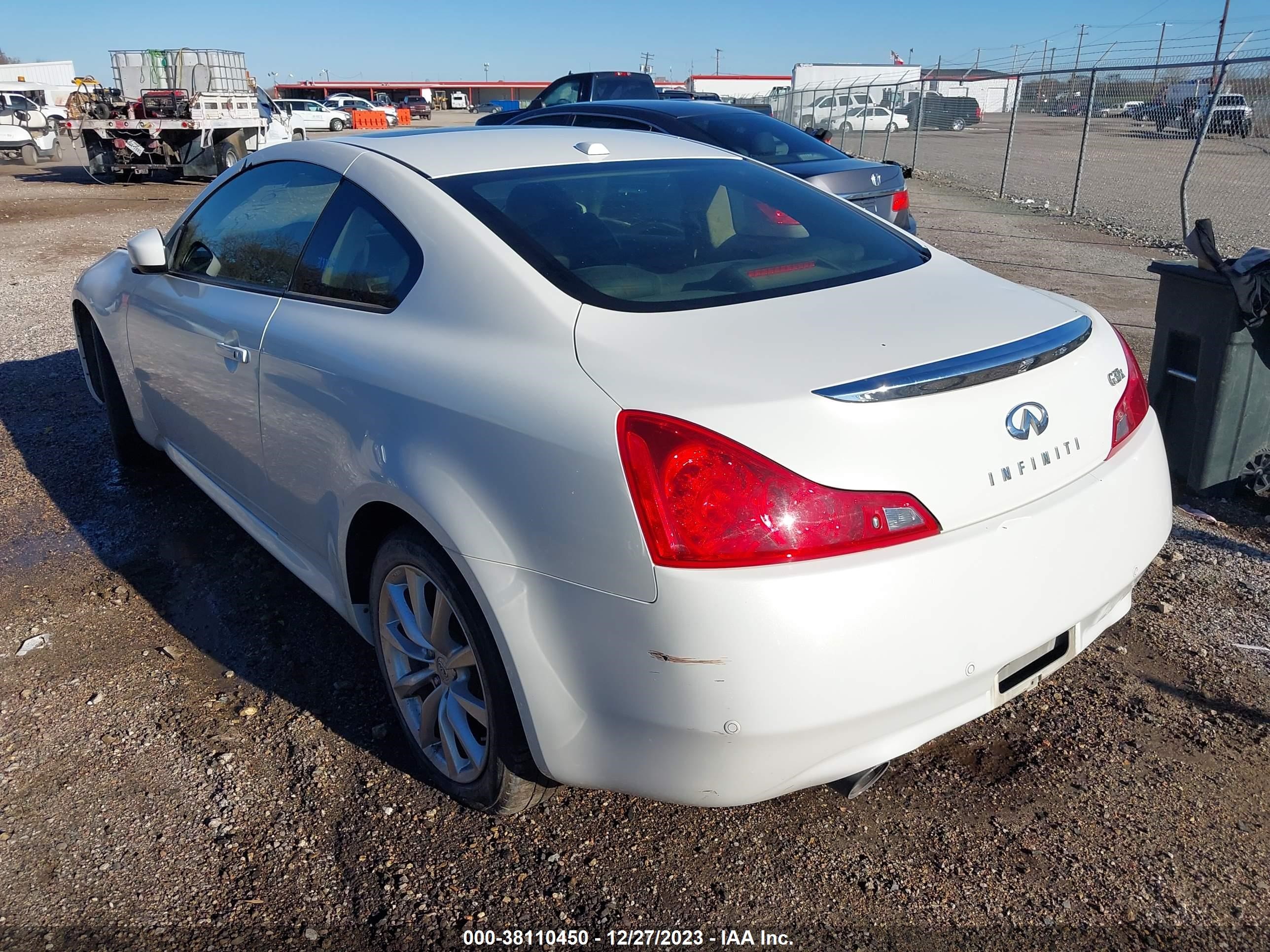 Photo 2 VIN: JN1CV6EL8DM980812 - INFINITI G 