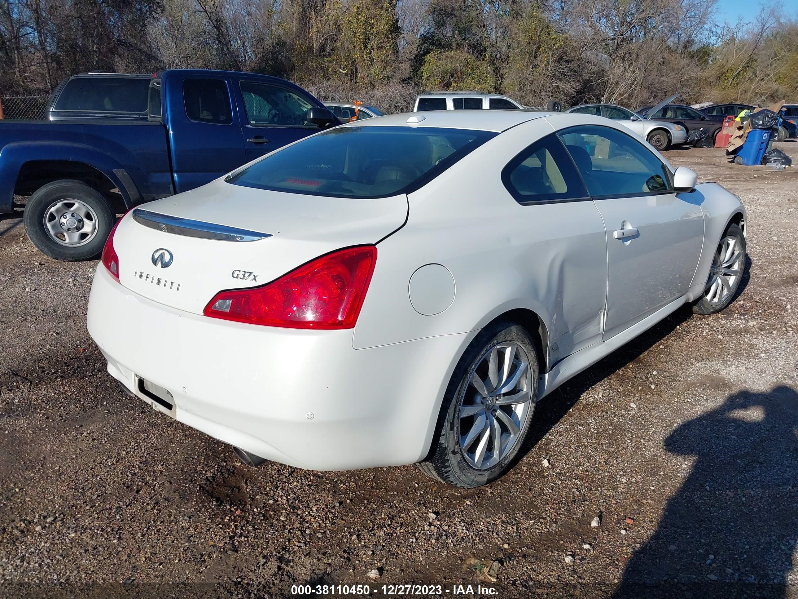 Photo 3 VIN: JN1CV6EL8DM980812 - INFINITI G 