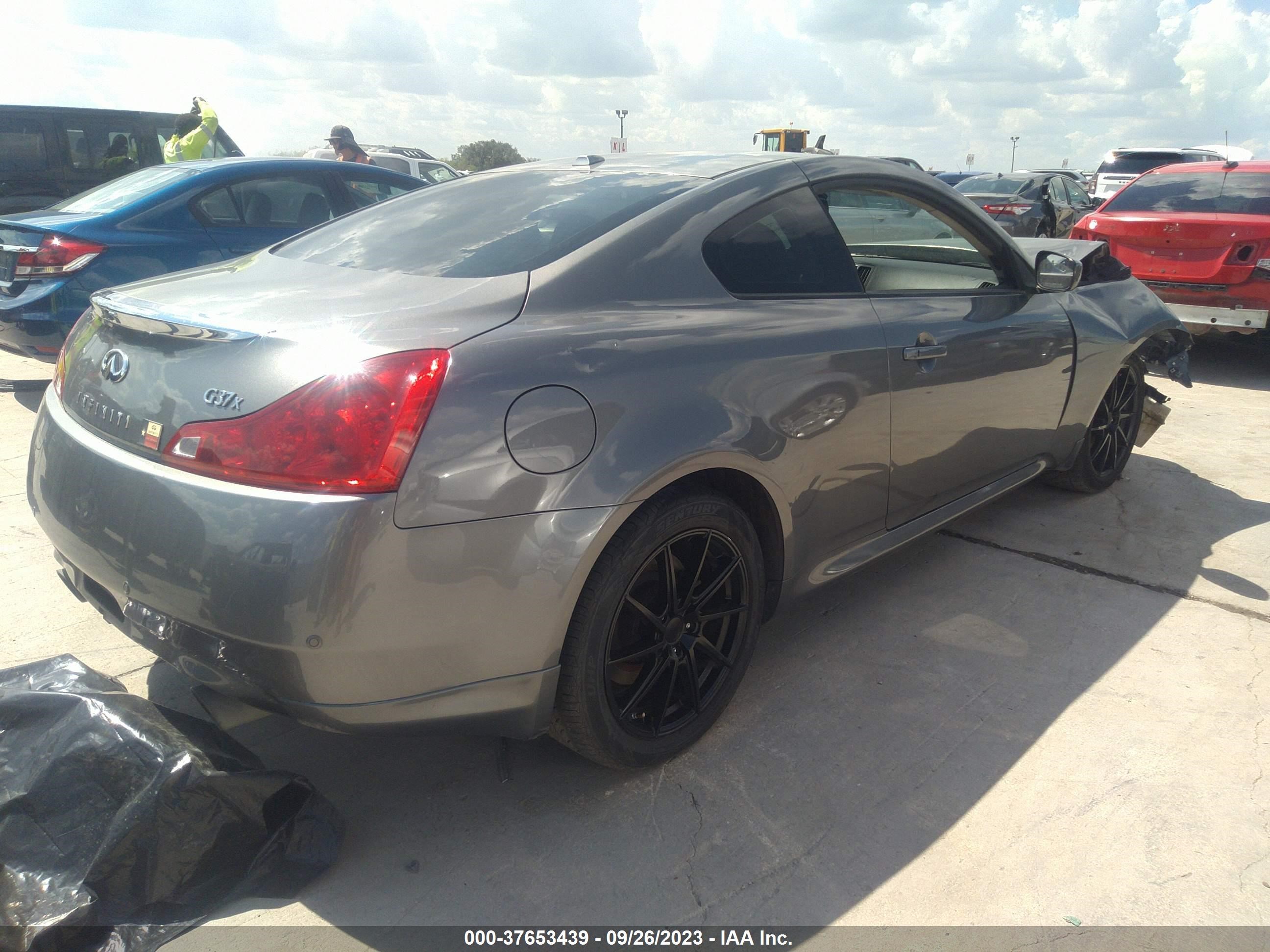 Photo 3 VIN: JN1CV6EL9DM950105 - INFINITI G 