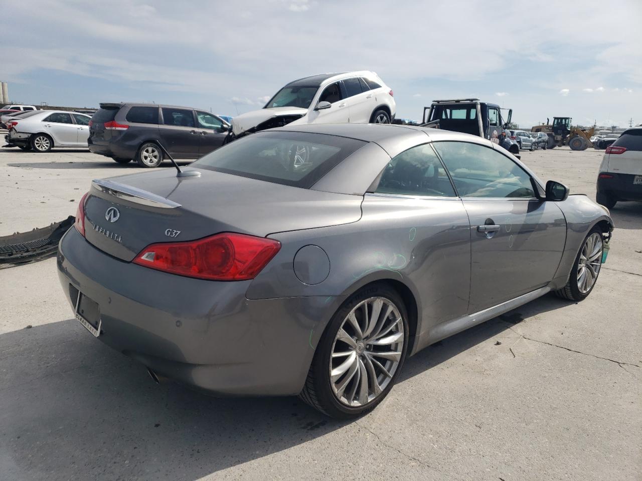 Photo 2 VIN: JN1CV6FE0CM202423 - INFINITI G 