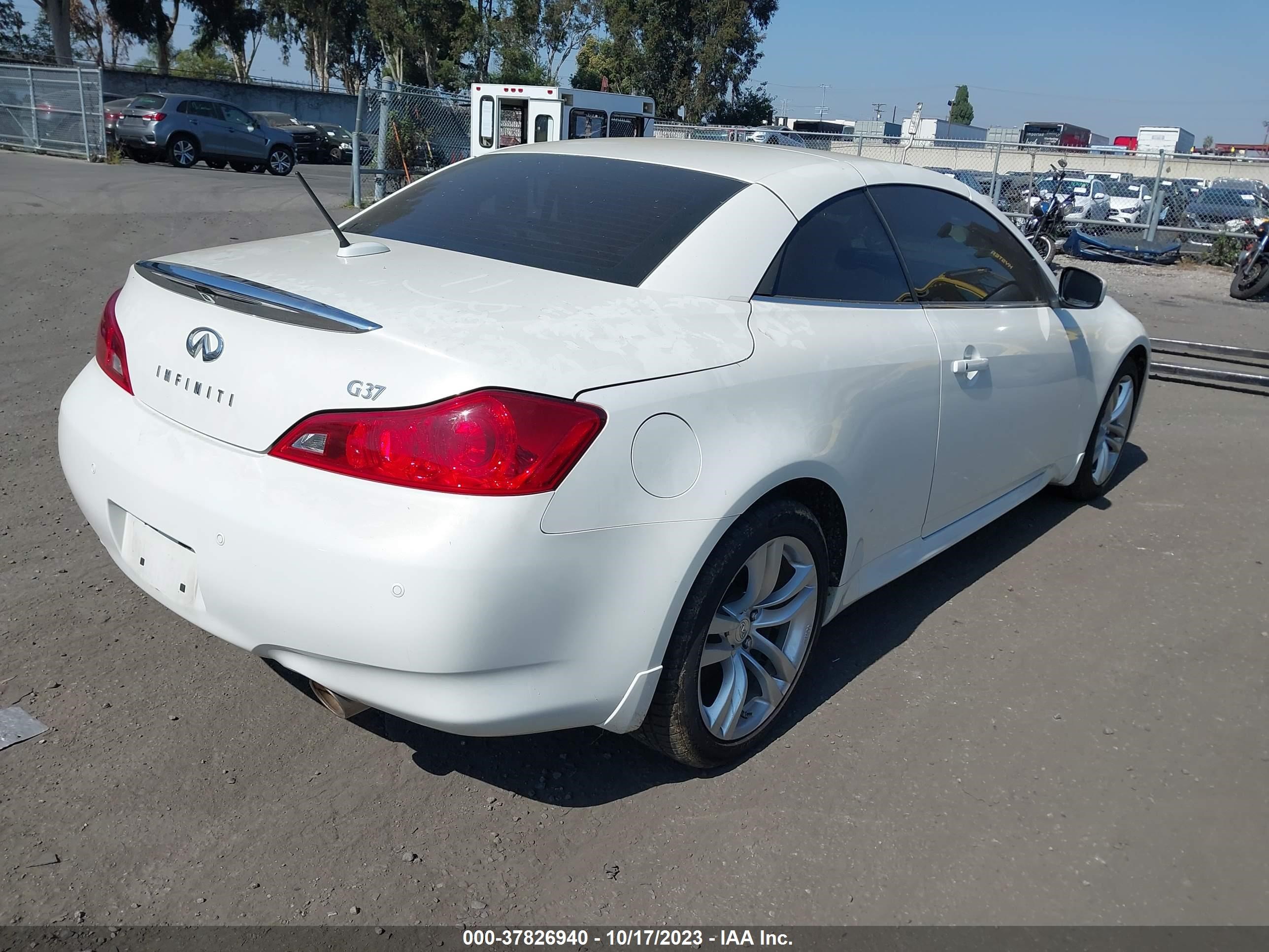 Photo 3 VIN: JN1CV6FE1AM352277 - INFINITI G 