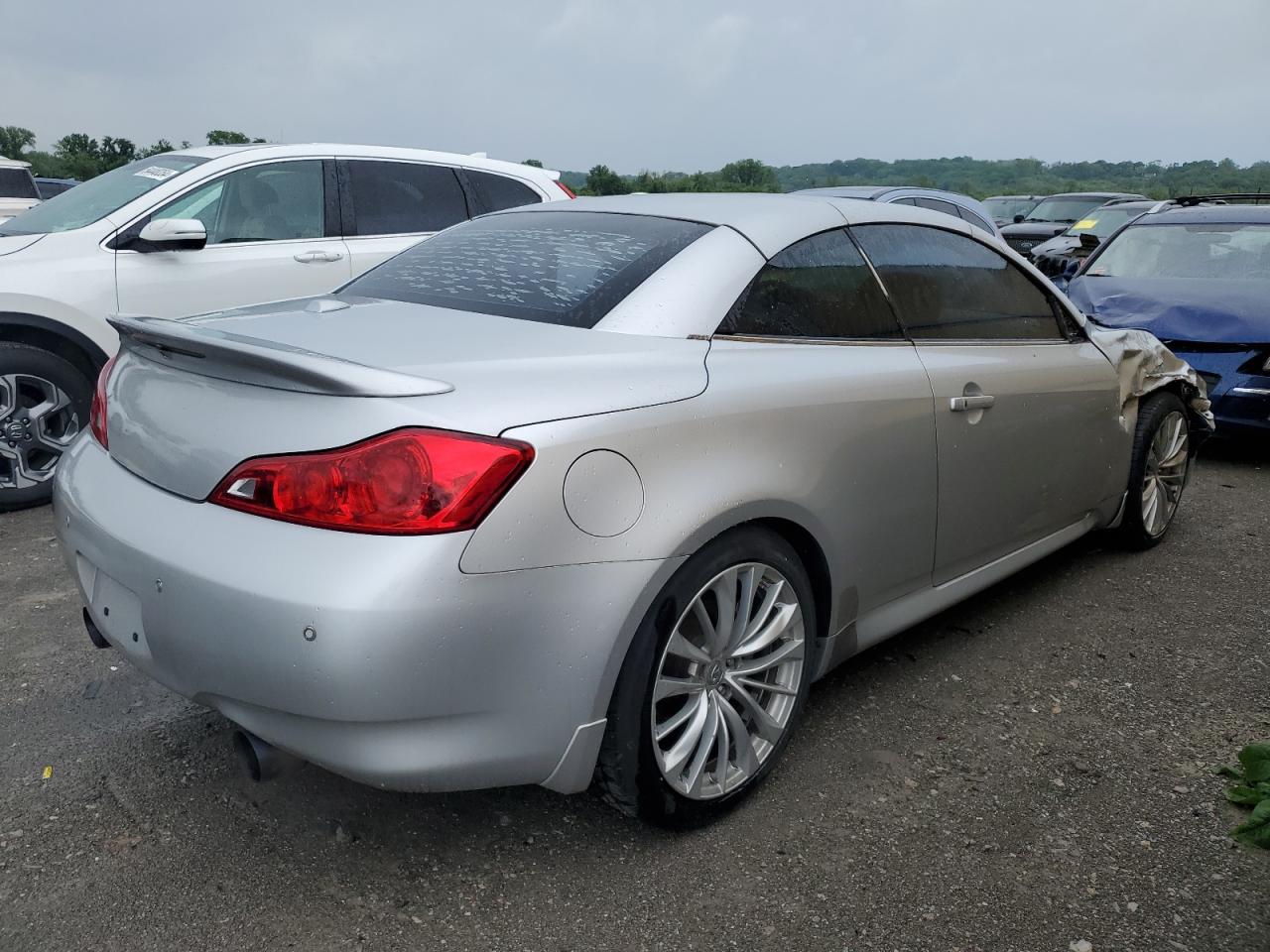 Photo 2 VIN: JN1CV6FE4BM953300 - INFINITI G 