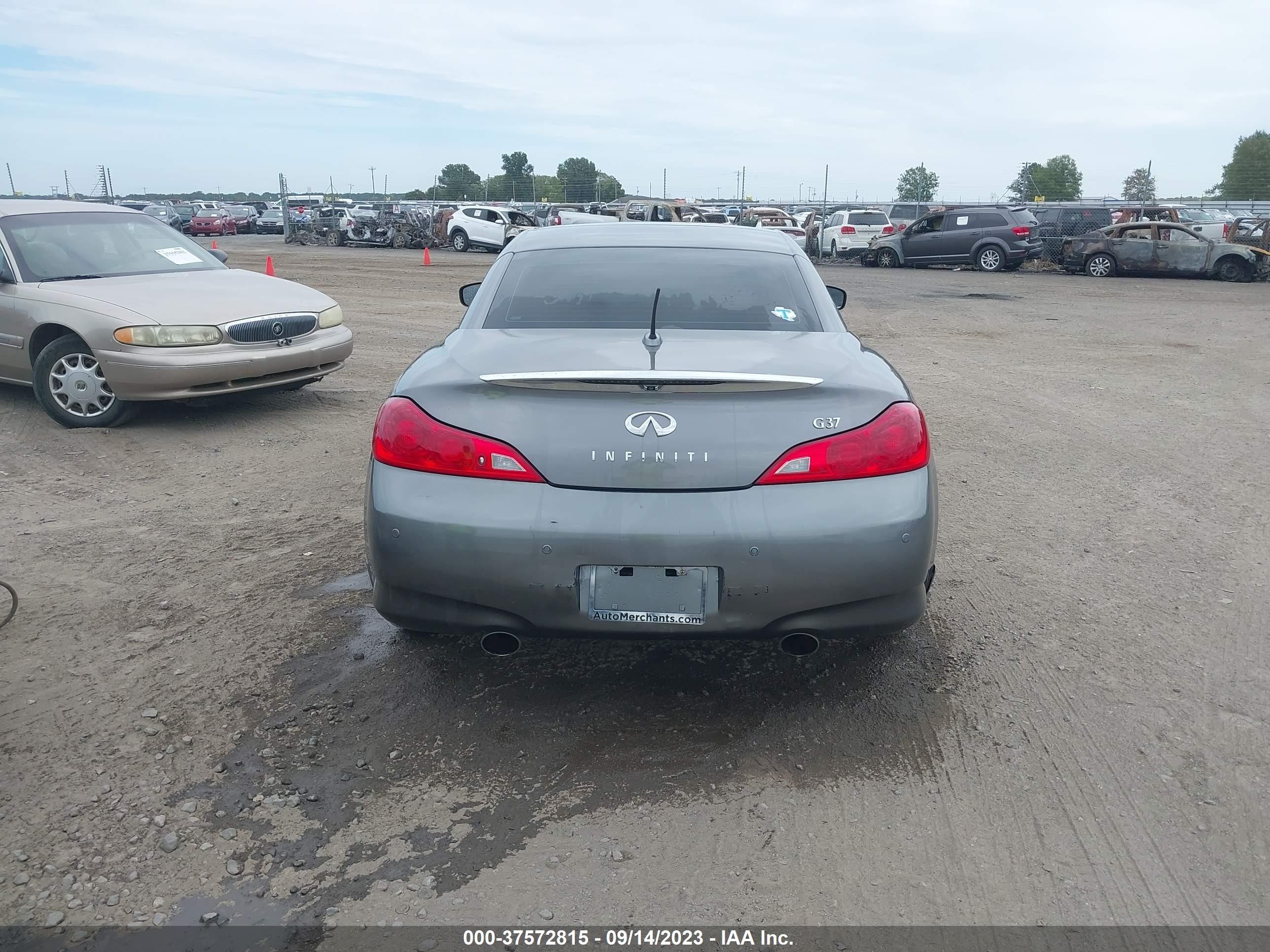 Photo 15 VIN: JN1CV6FE7DM771299 - INFINITI G 