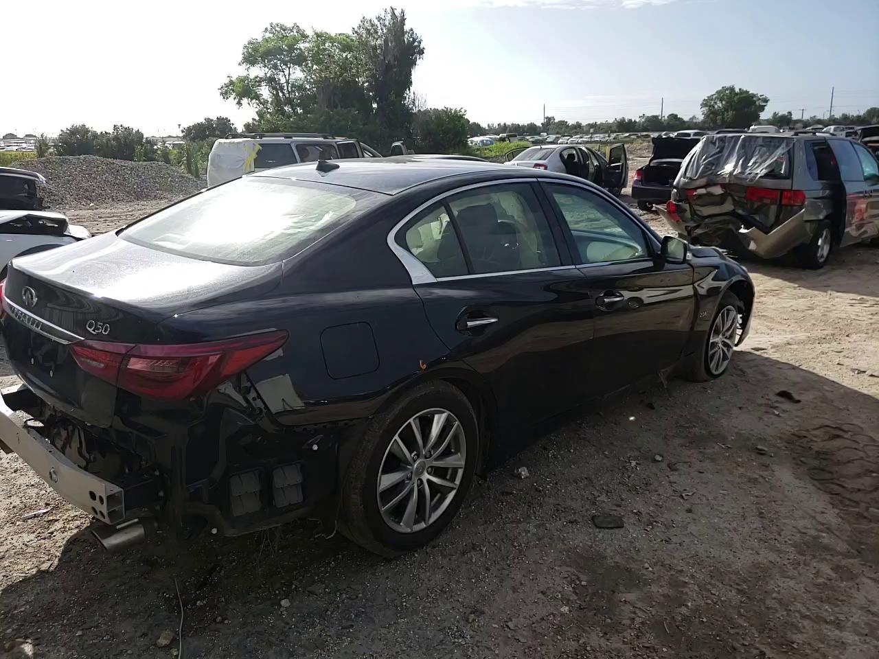 Photo 10 VIN: JN1CV7APXJM241001 - INFINITI Q50 