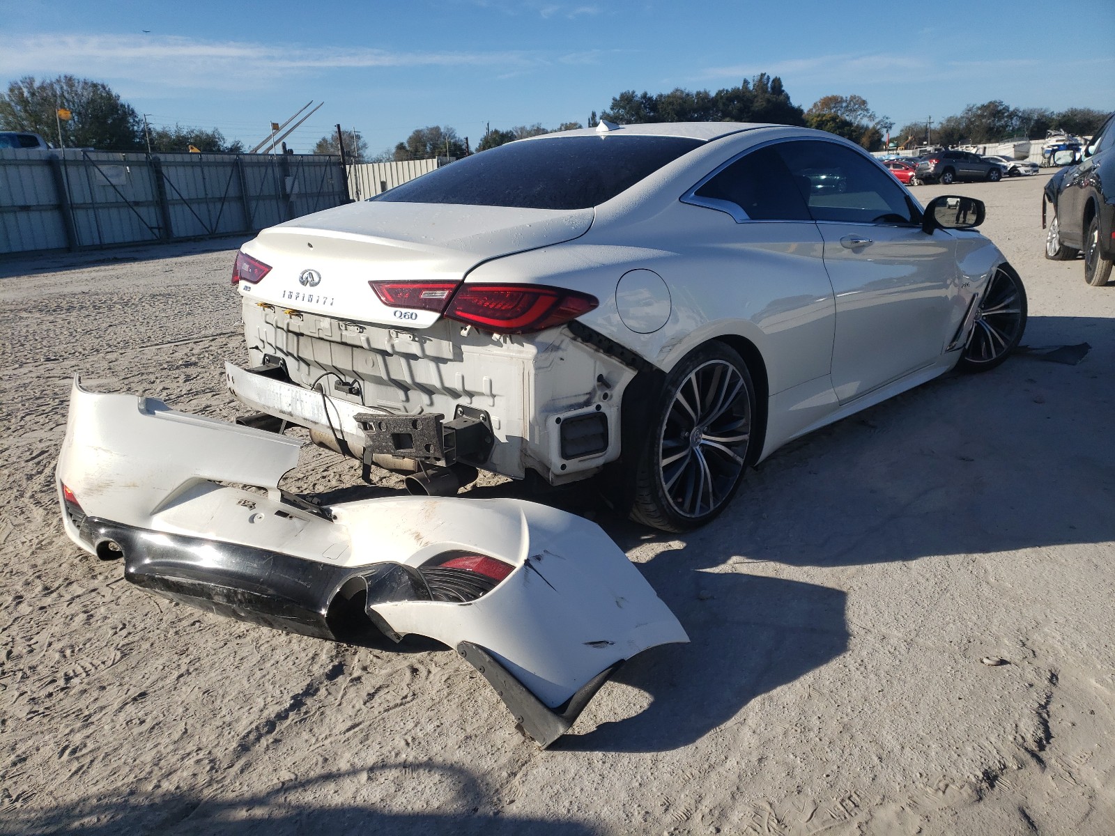 Photo 3 VIN: JN1CV7EL1HM320963 - INFINITI Q60 