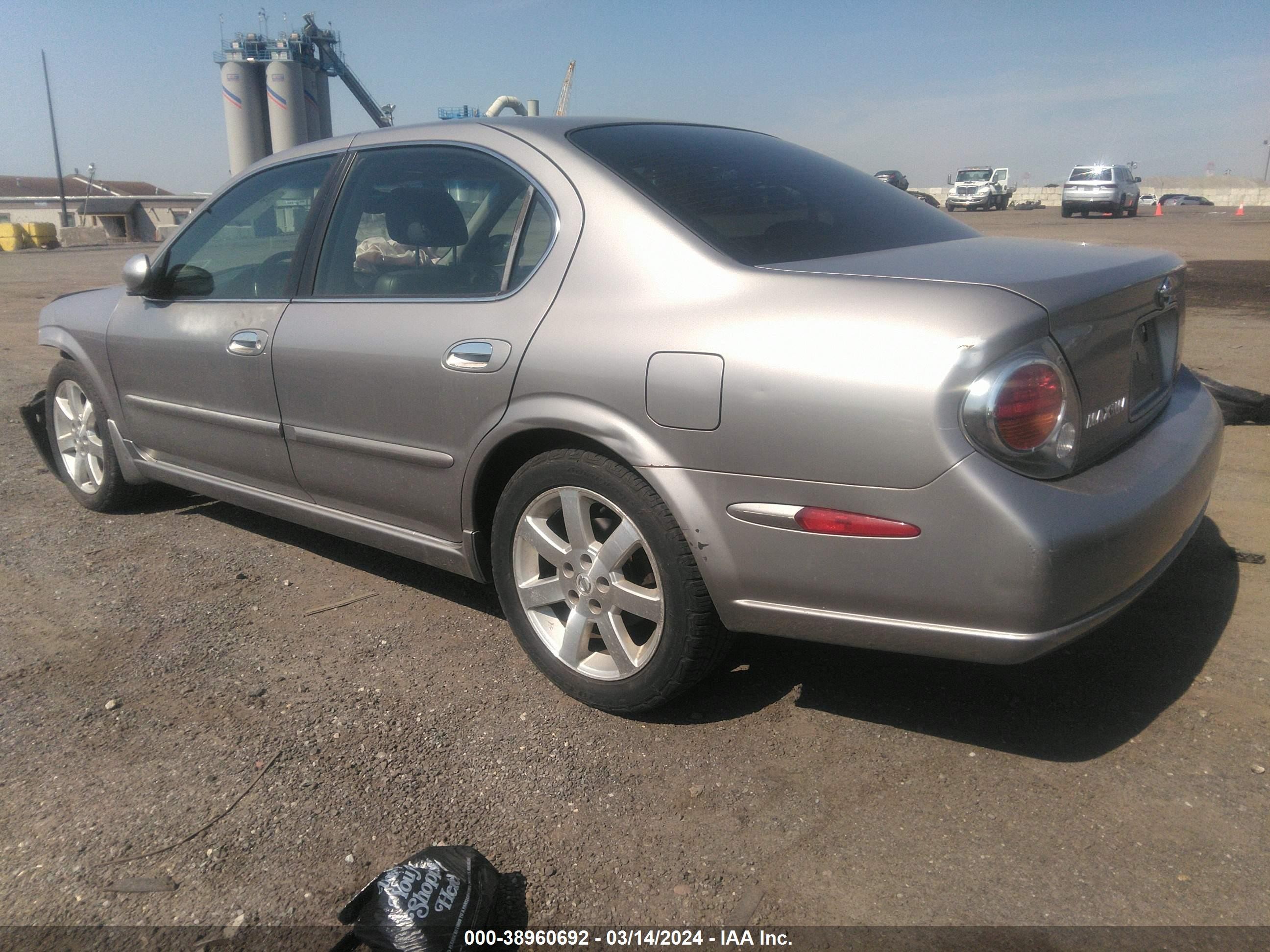 Photo 2 VIN: JN1DA31A52T322659 - NISSAN MAXIMA 