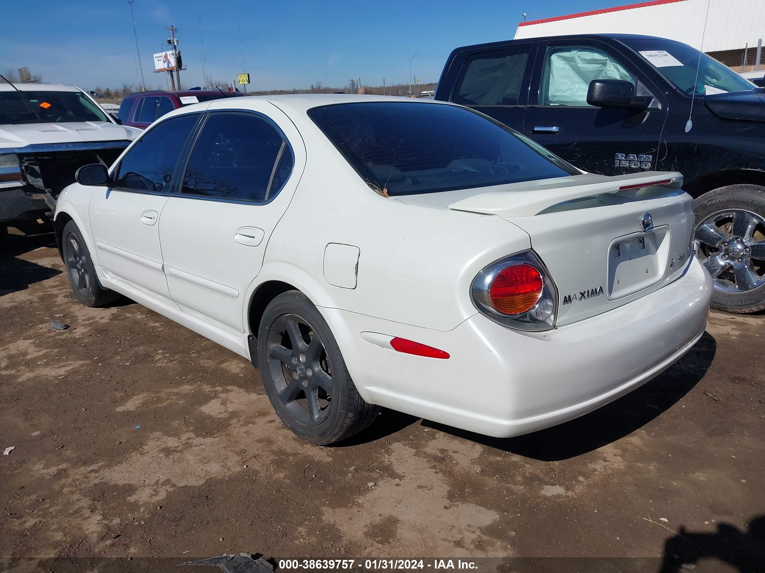 Photo 2 VIN: JN1DA31D52T403090 - NISSAN MAXIMA 