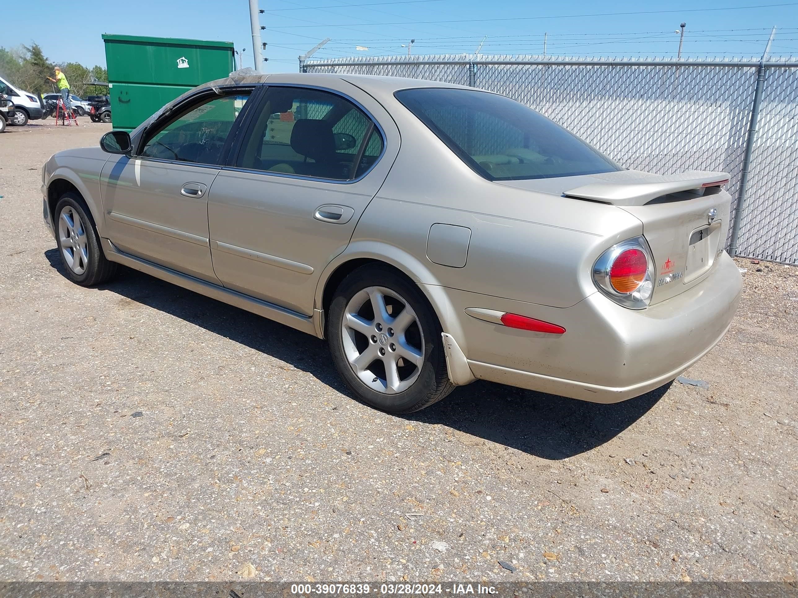 Photo 2 VIN: JN1DA31D82T201800 - NISSAN MAXIMA 