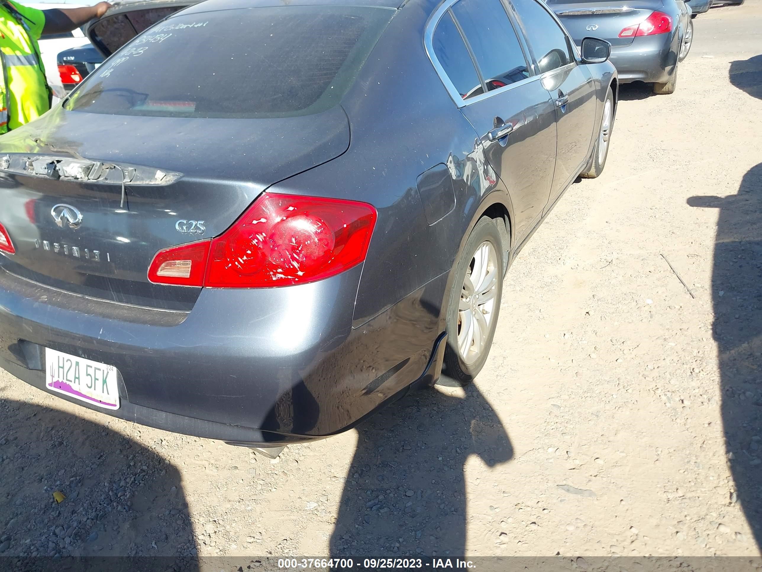 Photo 3 VIN: JN1DV6AP0BM831434 - INFINITI G 