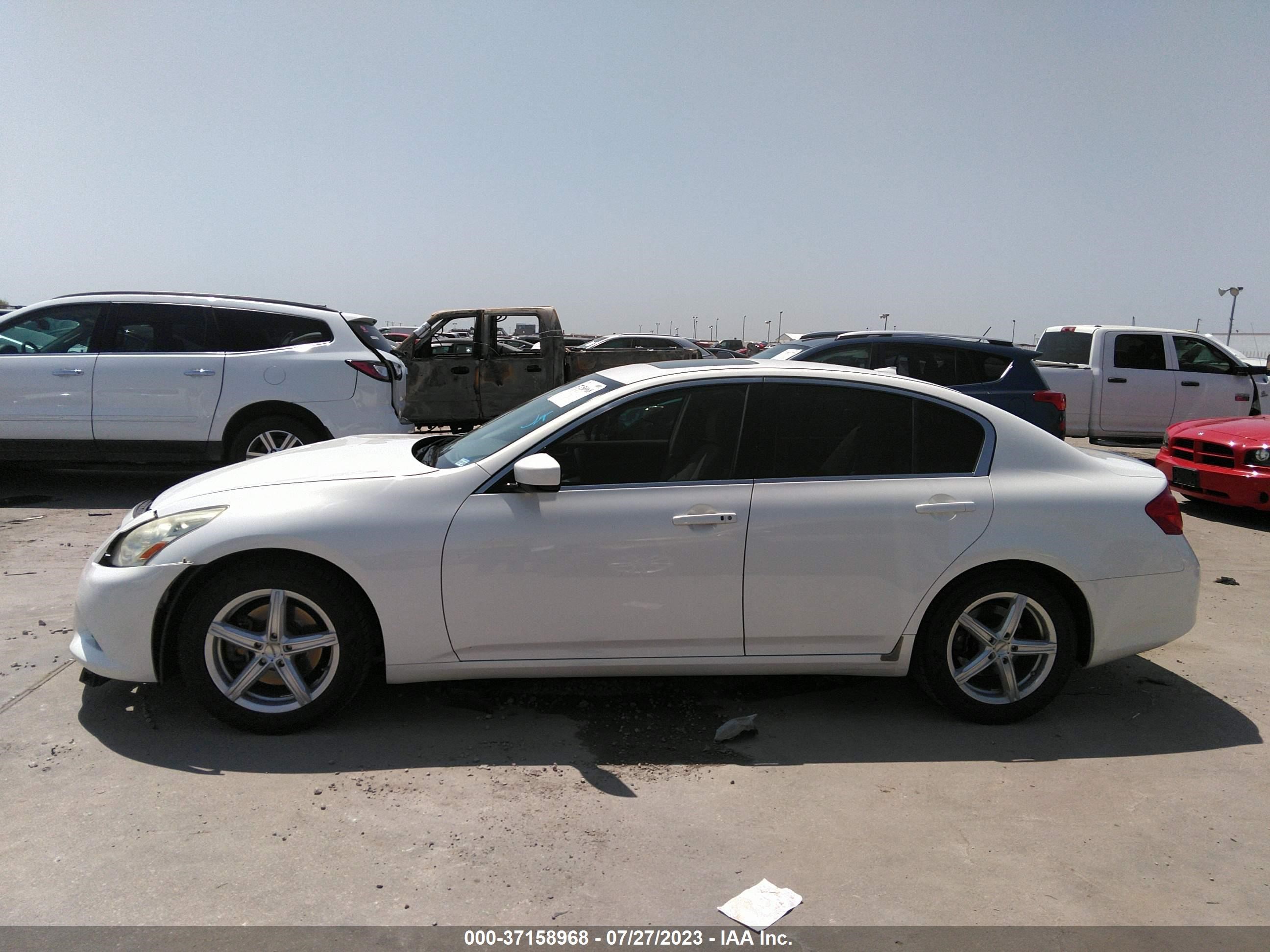 Photo 13 VIN: JN1DV6AP5CM700565 - INFINITI G 