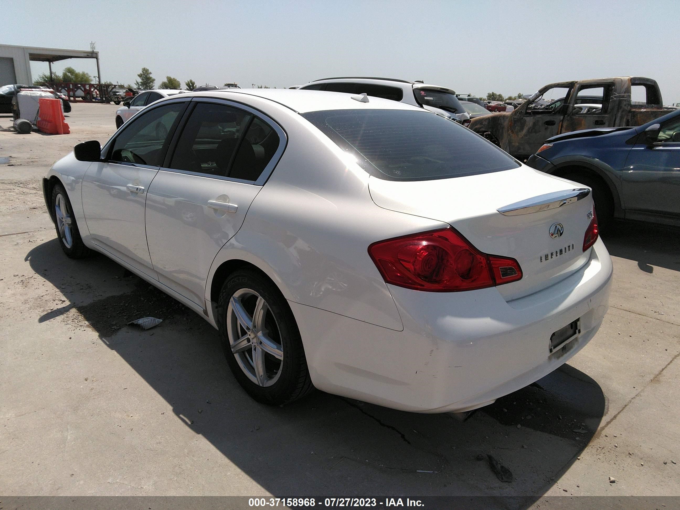 Photo 2 VIN: JN1DV6AP5CM700565 - INFINITI G 