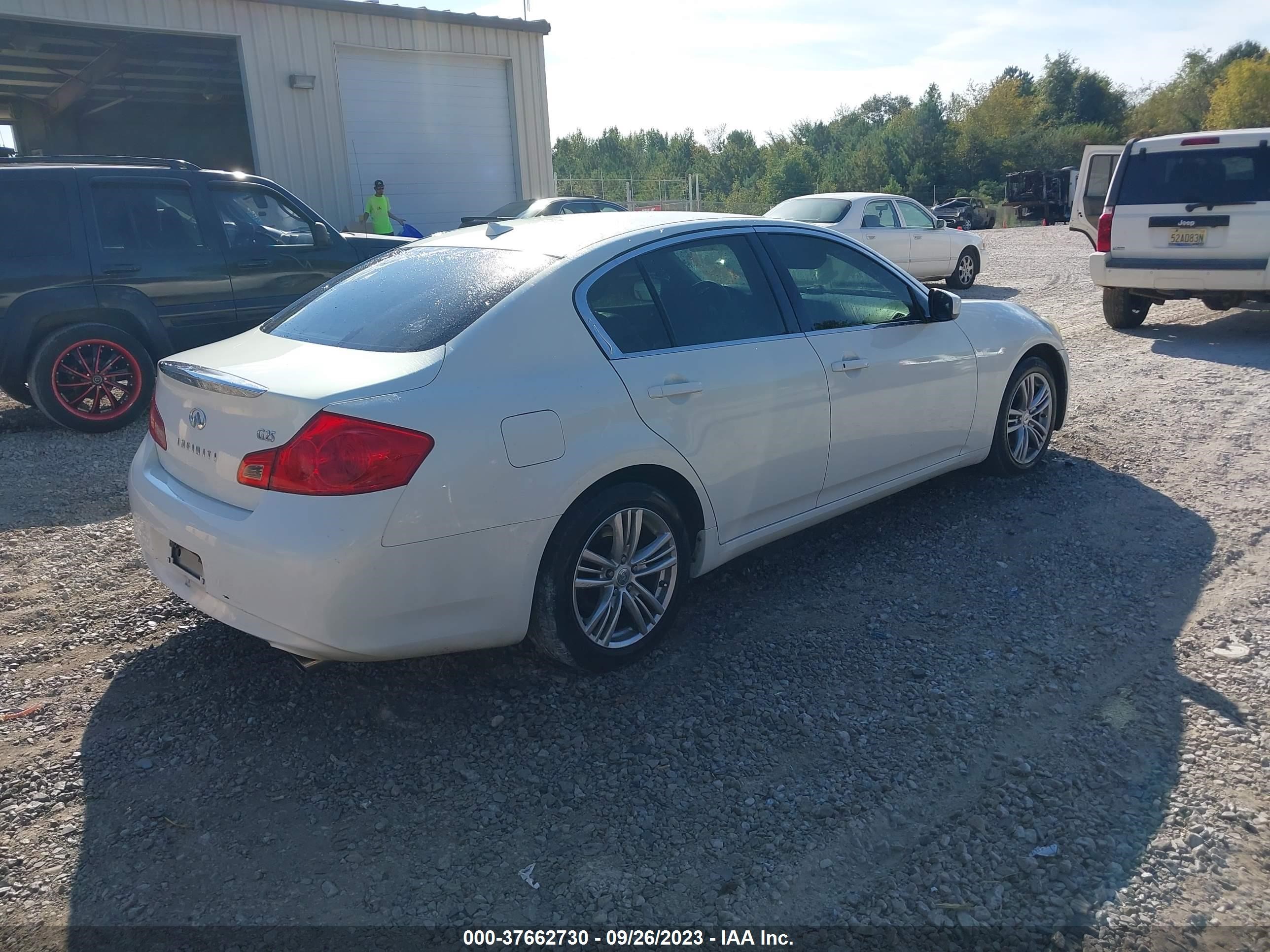 Photo 3 VIN: JN1DV6AP7CM812204 - INFINITI G 