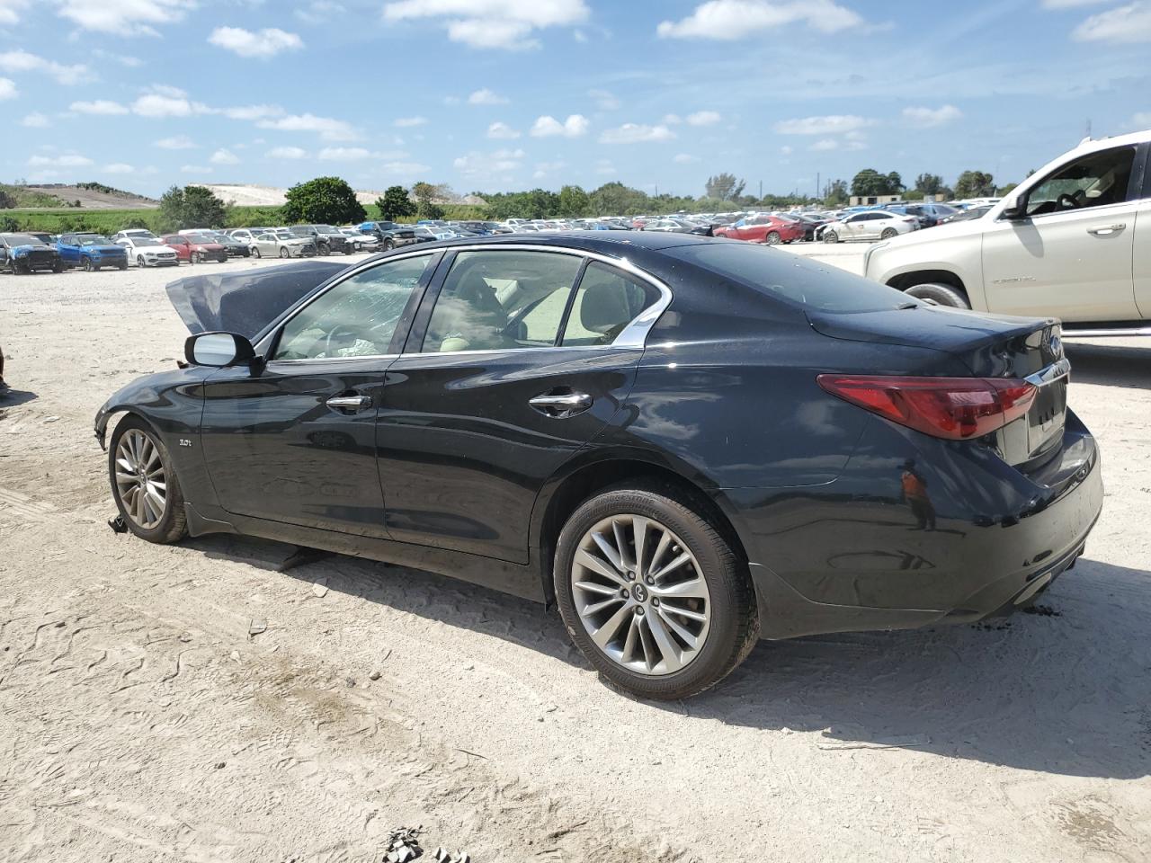 Photo 1 VIN: JN1EV7AP3JM354586 - INFINITI Q50 