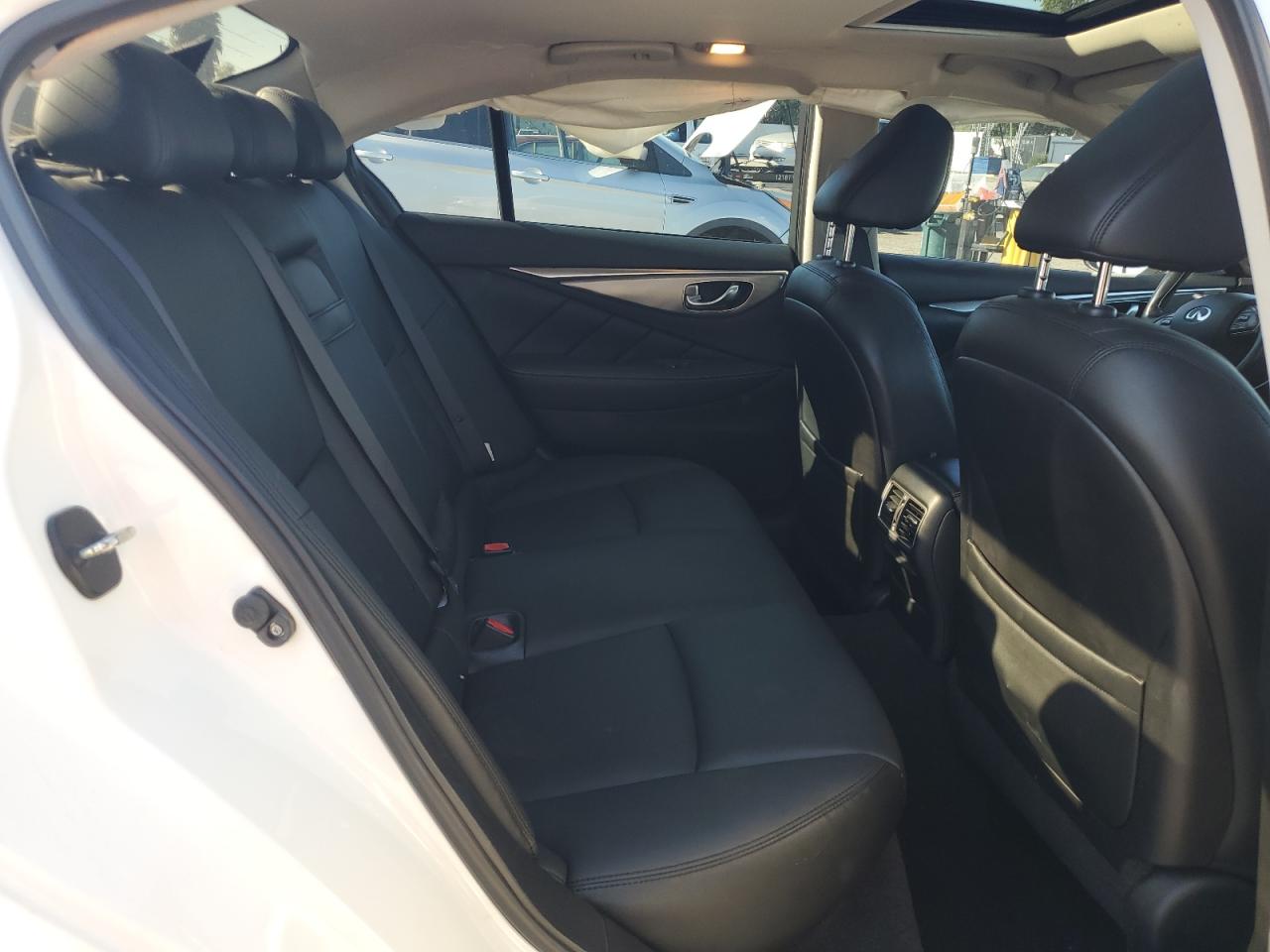 Photo 9 VIN: JN1EV7AP5HM732868 - INFINITI Q50 