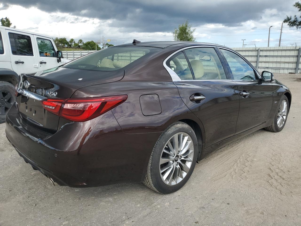 Photo 2 VIN: JN1EV7AR8LM252995 - INFINITI Q50 