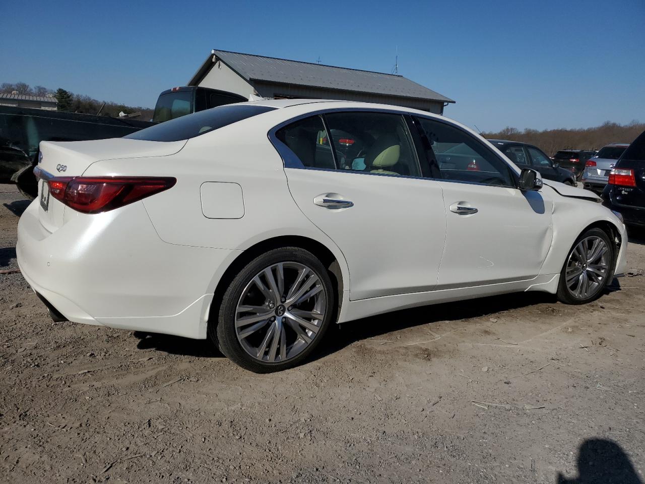 Photo 2 VIN: JN1EV7CRXNM340043 - INFINITI Q50 