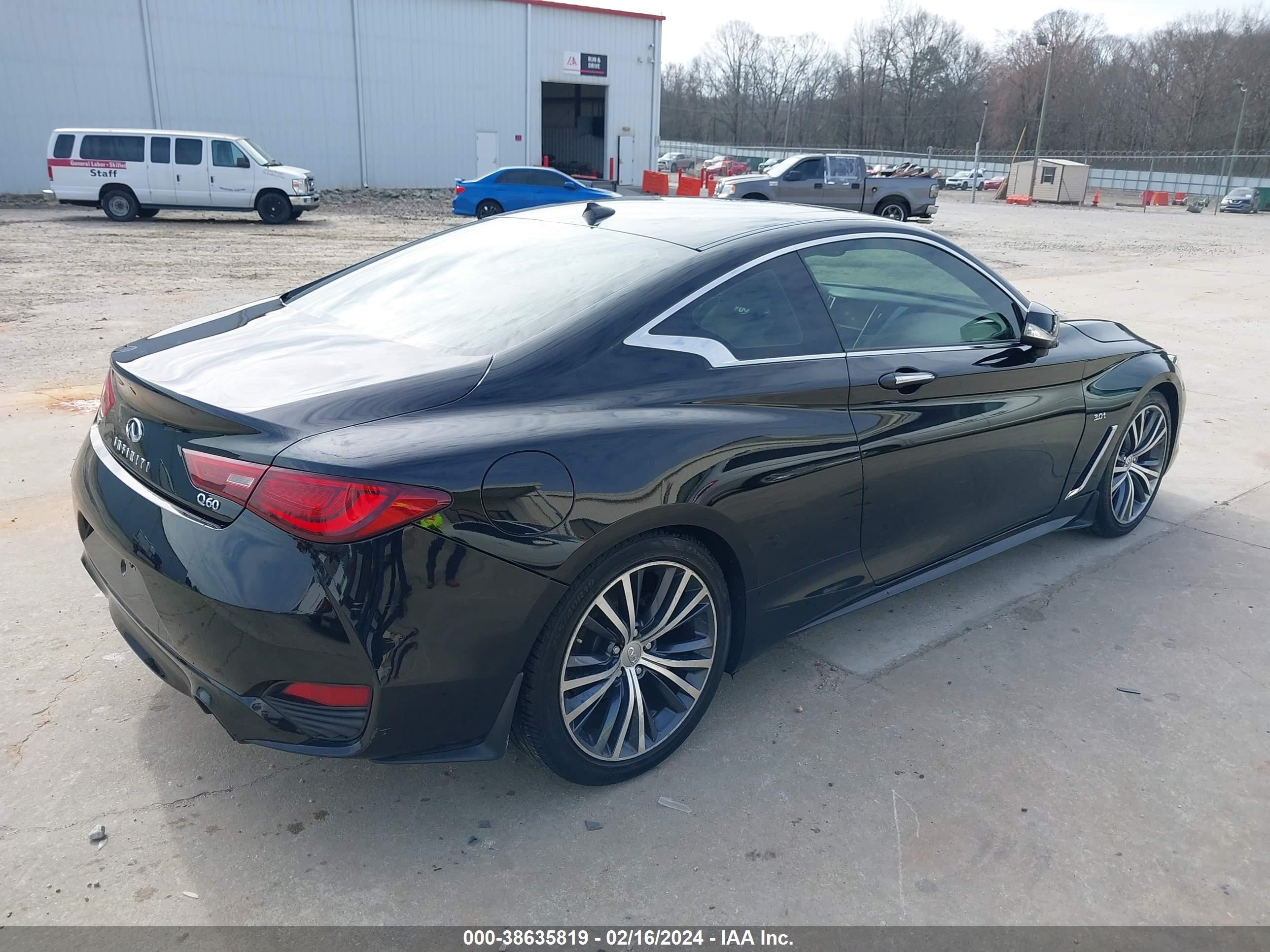 Photo 3 VIN: JN1EV7EL8HM553909 - INFINITI Q60 