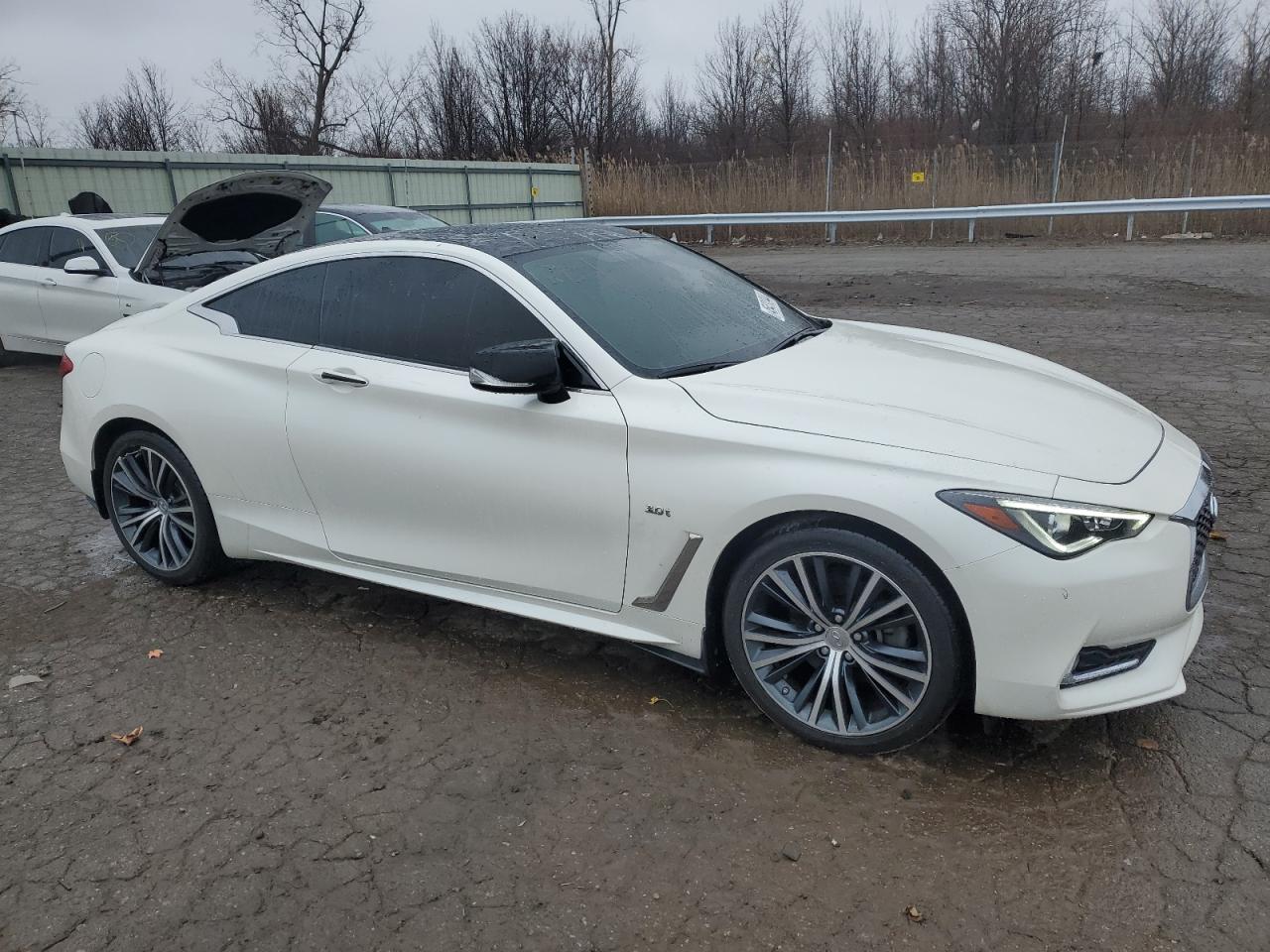 Photo 3 VIN: JN1EV7ELXJM390881 - INFINITI Q60 