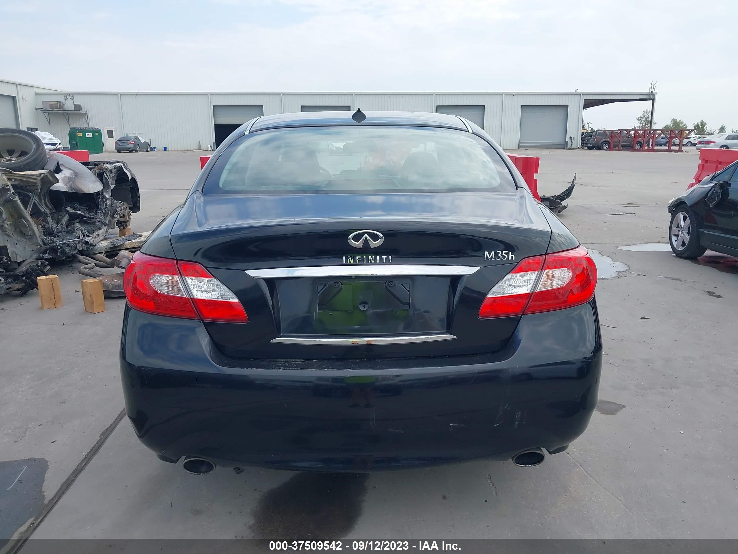 Photo 16 VIN: JN1EY1AP5CM910310 - INFINITI M 