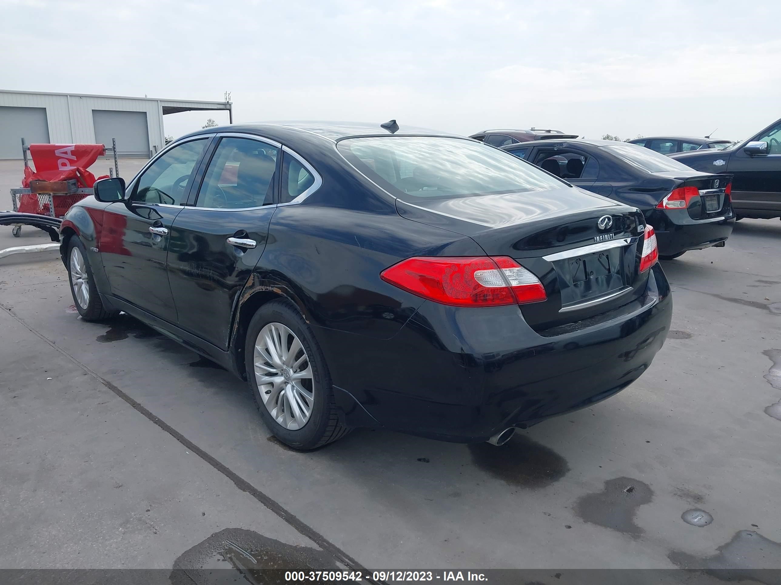 Photo 2 VIN: JN1EY1AP5CM910310 - INFINITI M 