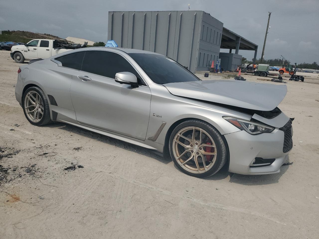 Photo 3 VIN: JN1FV7EK7HM610841 - INFINITI Q60 