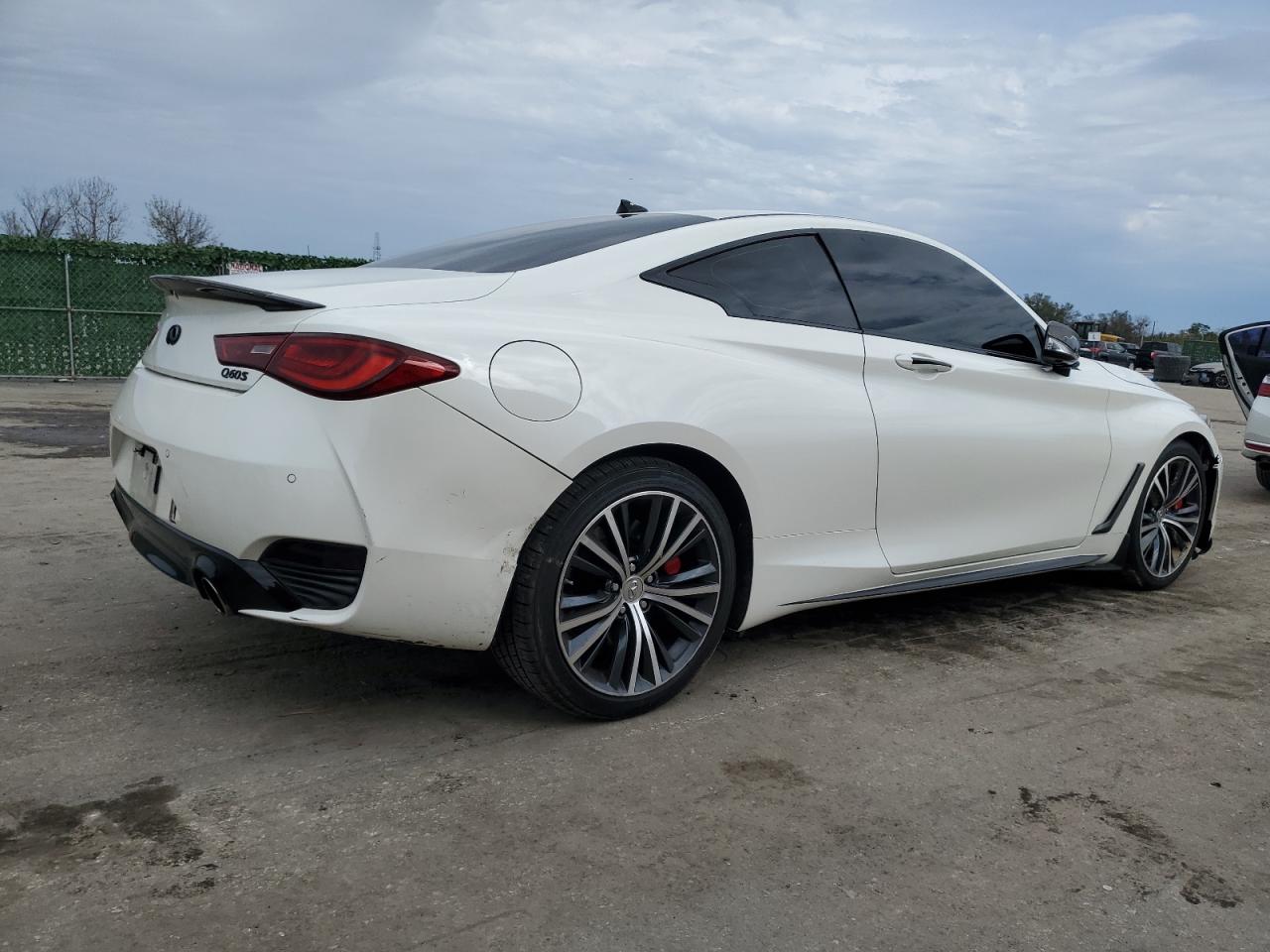 Photo 2 VIN: JN1FV7EL4HM702367 - INFINITI Q60 