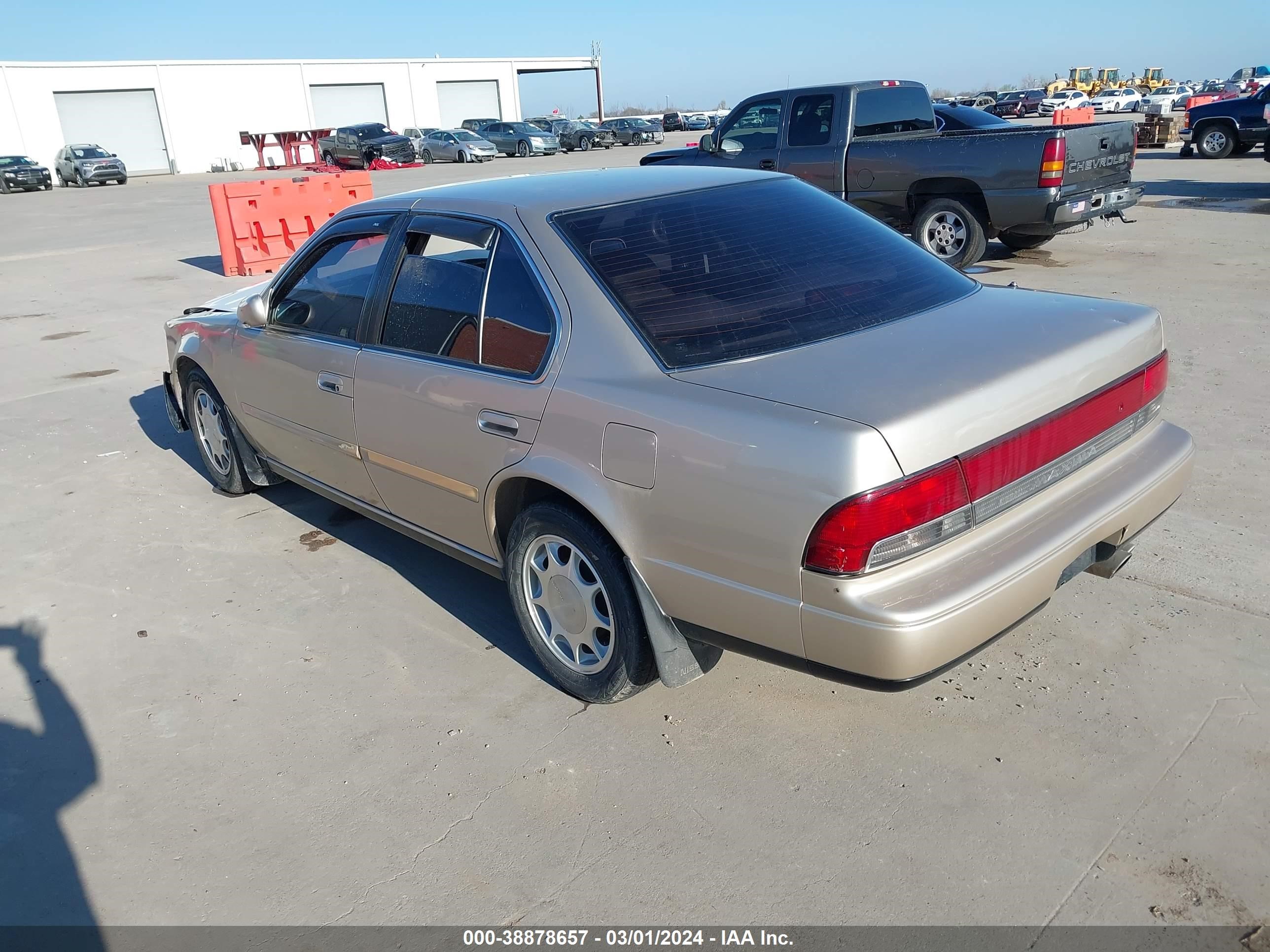 Photo 2 VIN: JN1HJ01F4RT239004 - NISSAN MAXIMA 