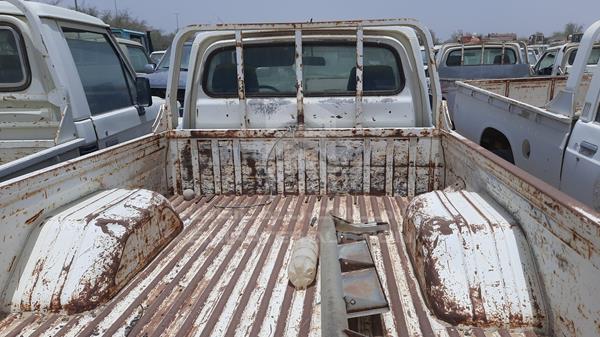 Photo 15 VIN: JN1URGY60Z0027049 - NISSAN PICKUP 