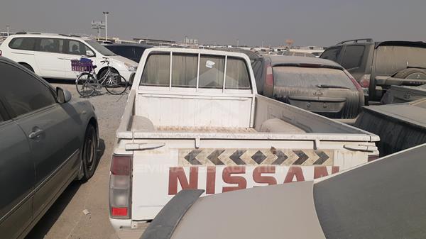 Photo 5 VIN: JN6AD22SX2X050074 - NISSAN PICKUP 