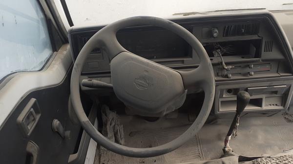 Photo 12 VIN: JN6AE42S3YX705144 - NISSAN URVAN 