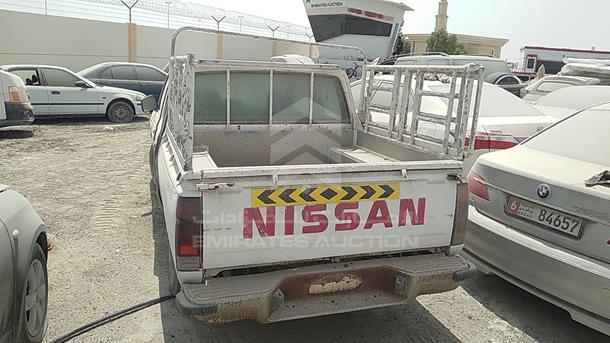 Photo 9 VIN: JN6BD23S5YX075699 - NISSAN 2400 